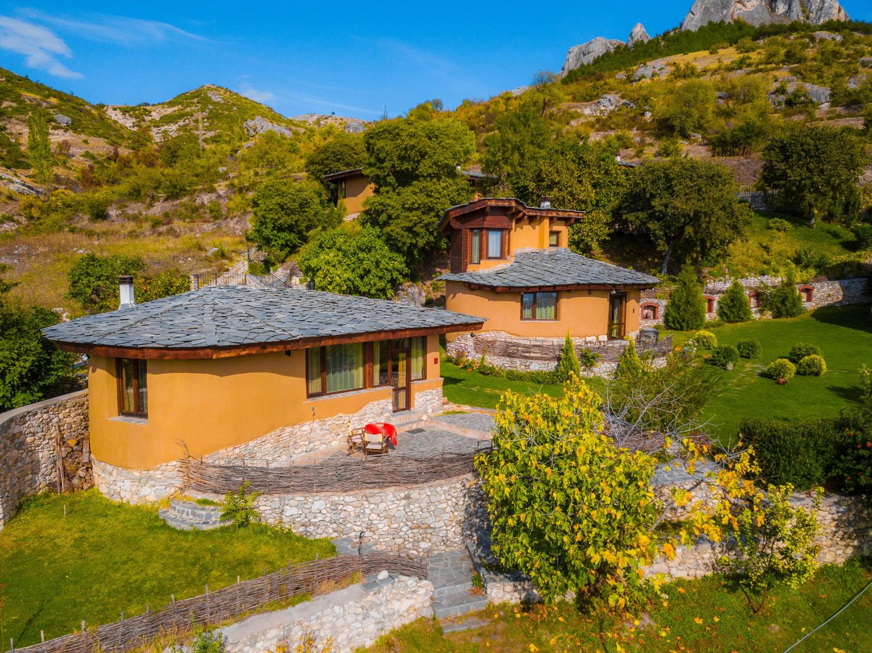 Eco Village Under the Cliffs