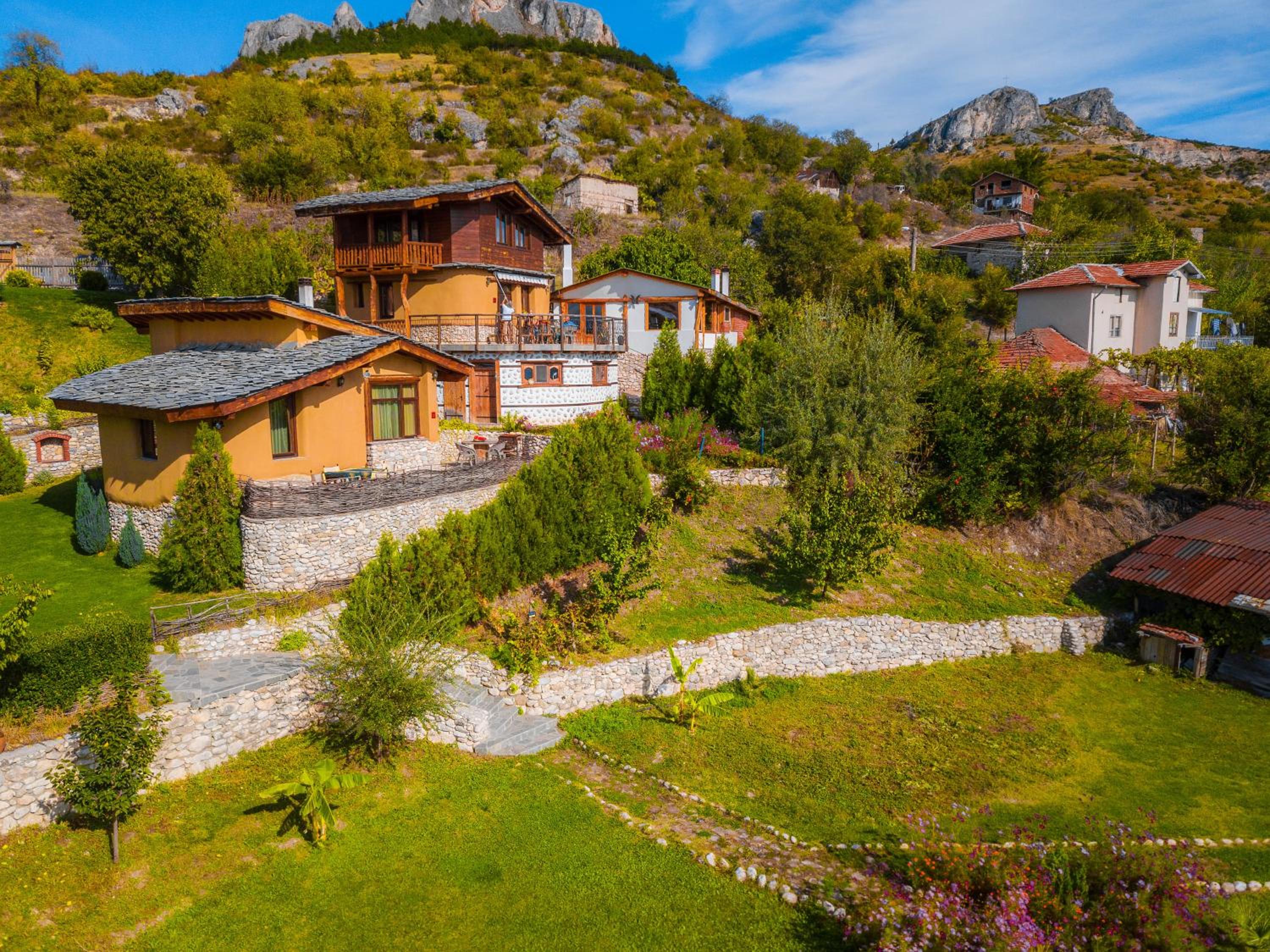 Eco Village Under the Cliffs