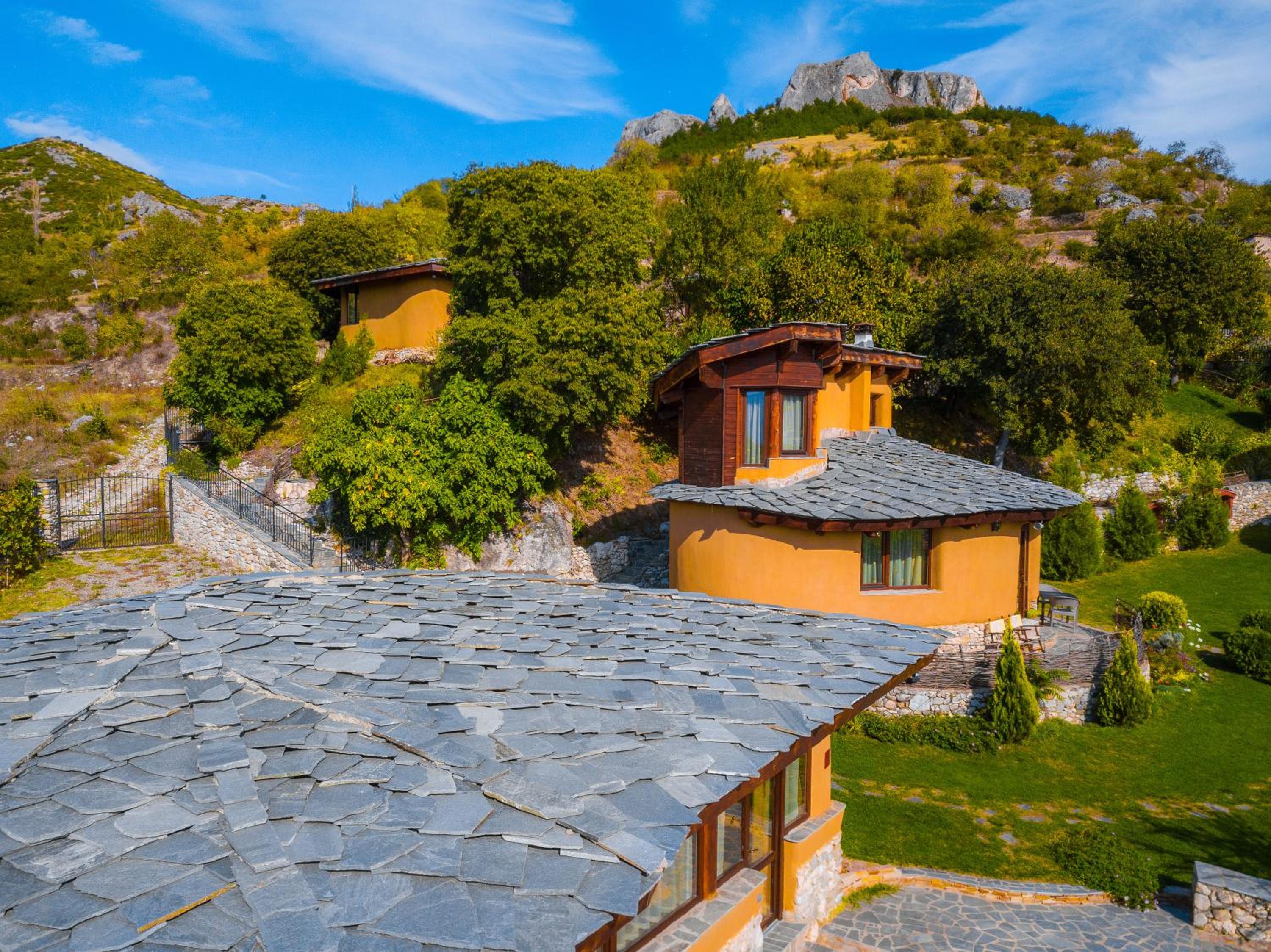 Eco Village Under the Cliffs