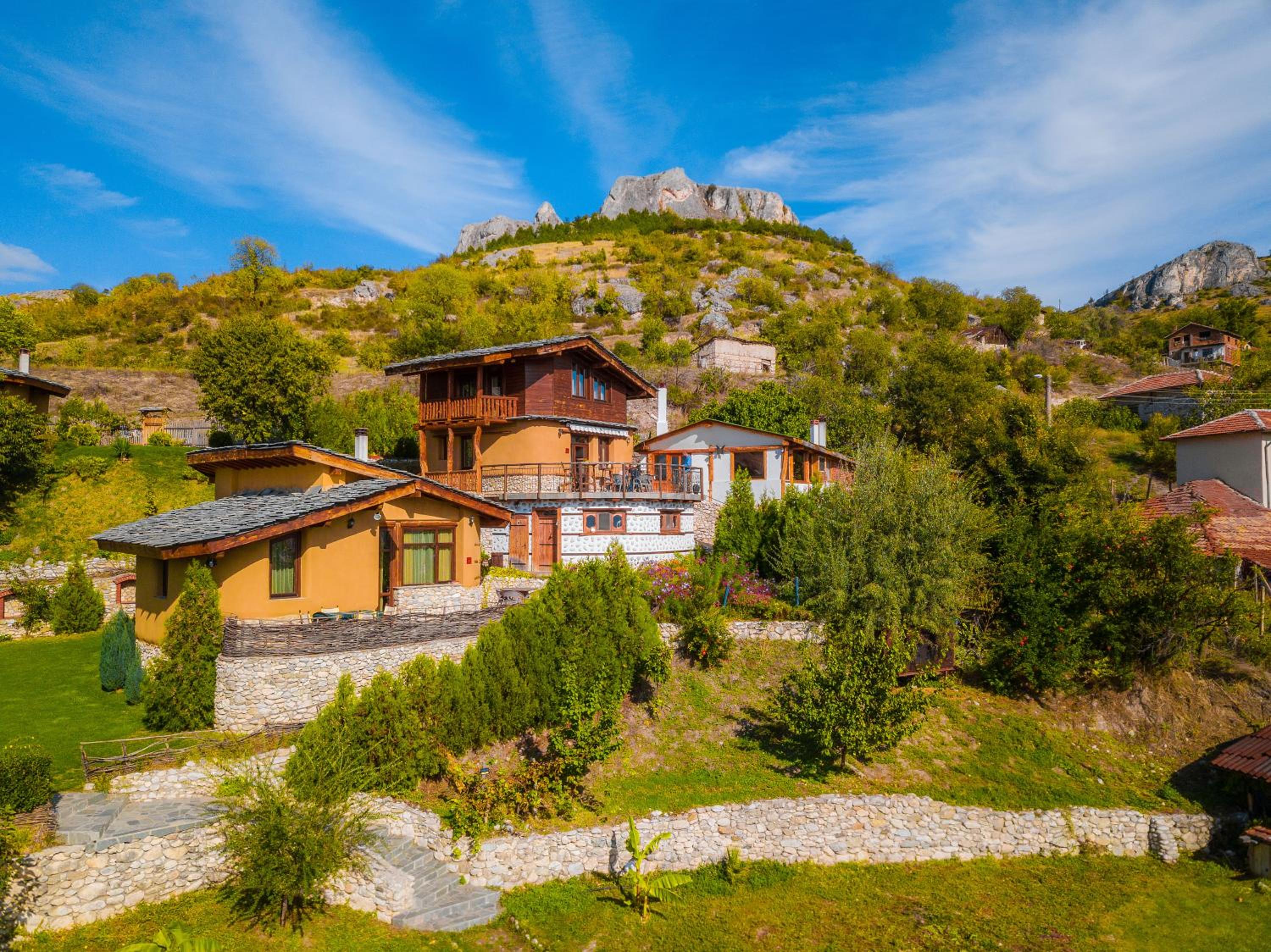 Eco Village Under the Cliffs