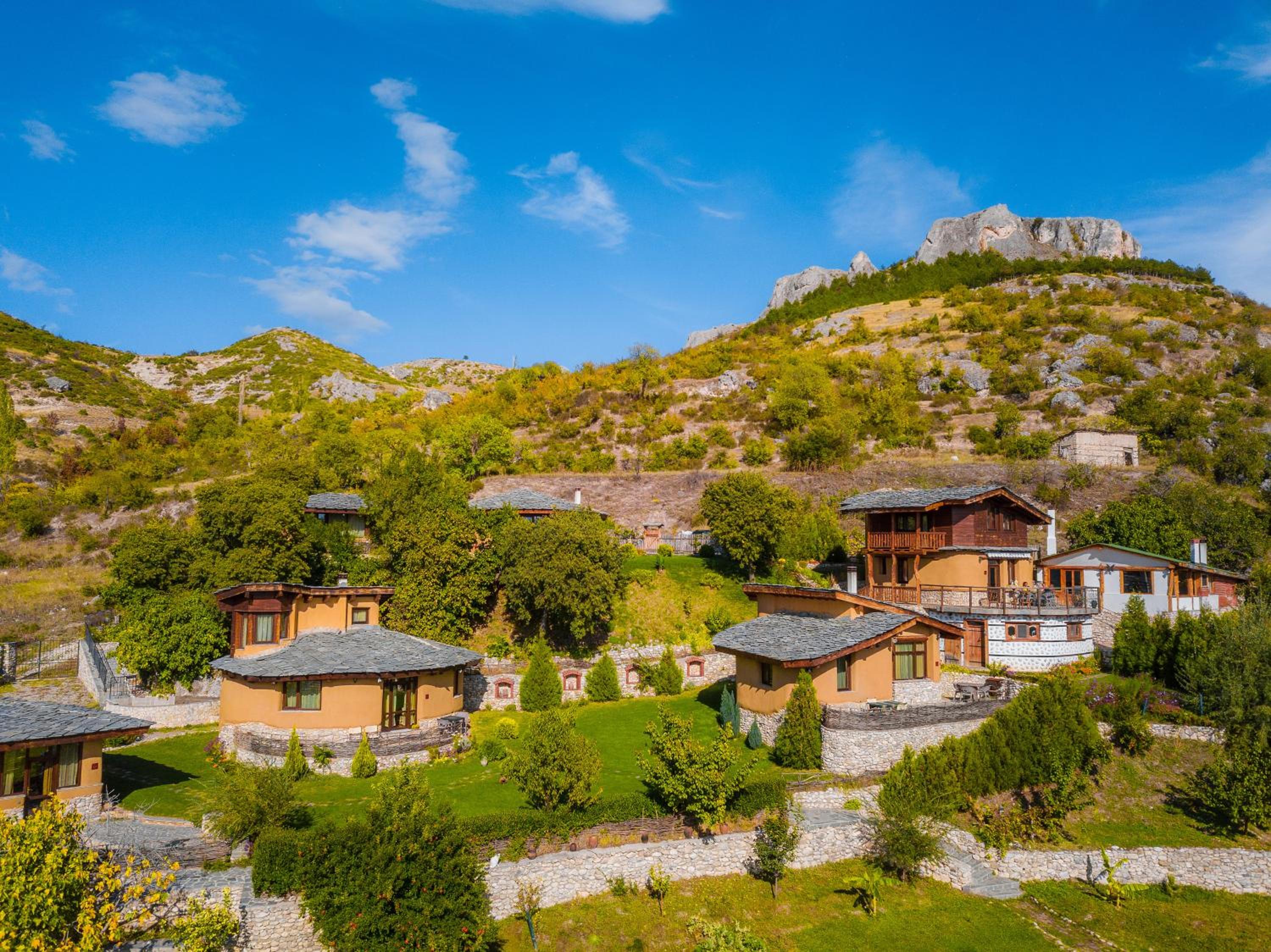 Eco Village Under the Cliffs