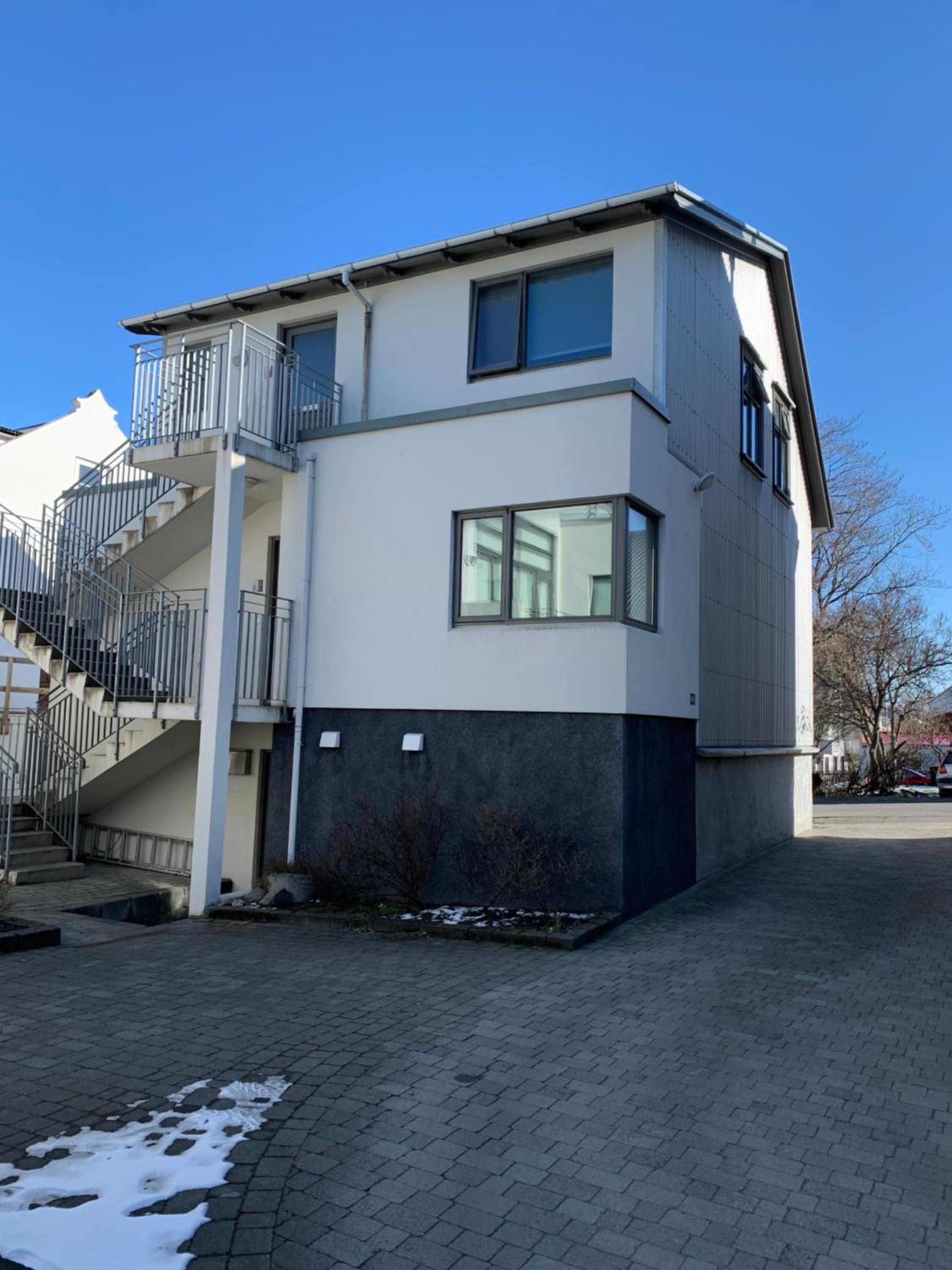 Mengi Apartments