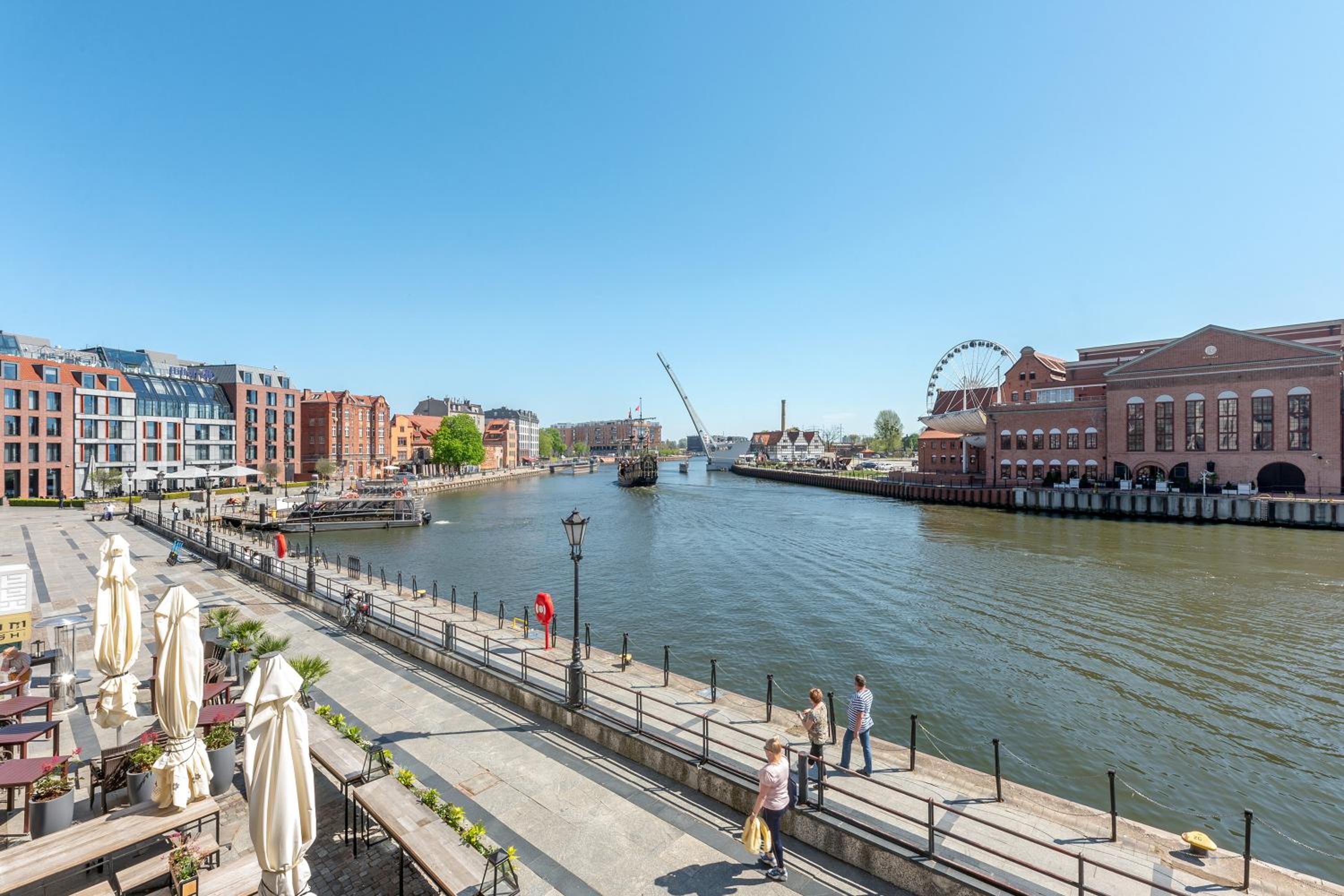 Symfonia Amazing River View Apartment by Downtown Apartments
