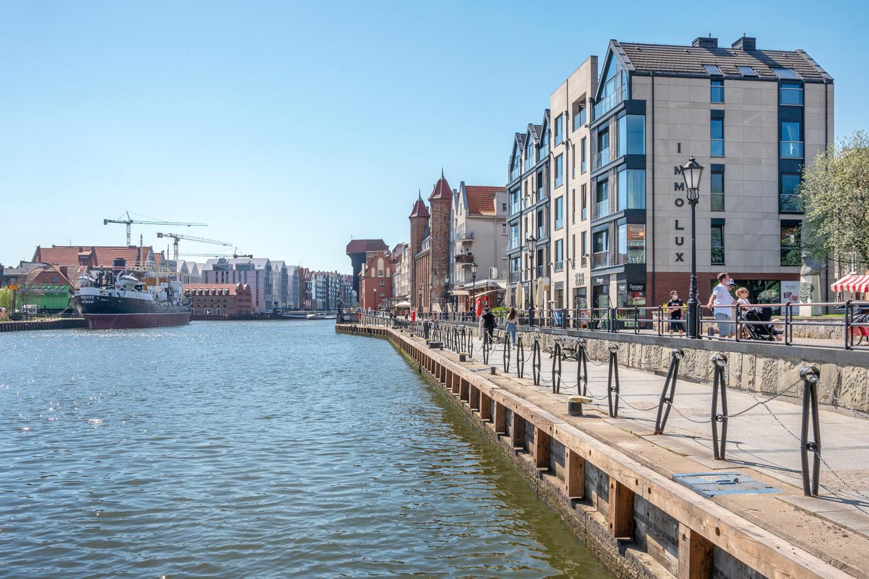 Symfonia Amazing River View Apartment by Downtown Apartments
