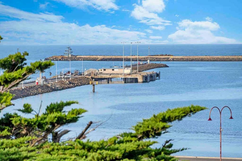 Oceanscape ~ OCEAN VIEWS Uninterrupted