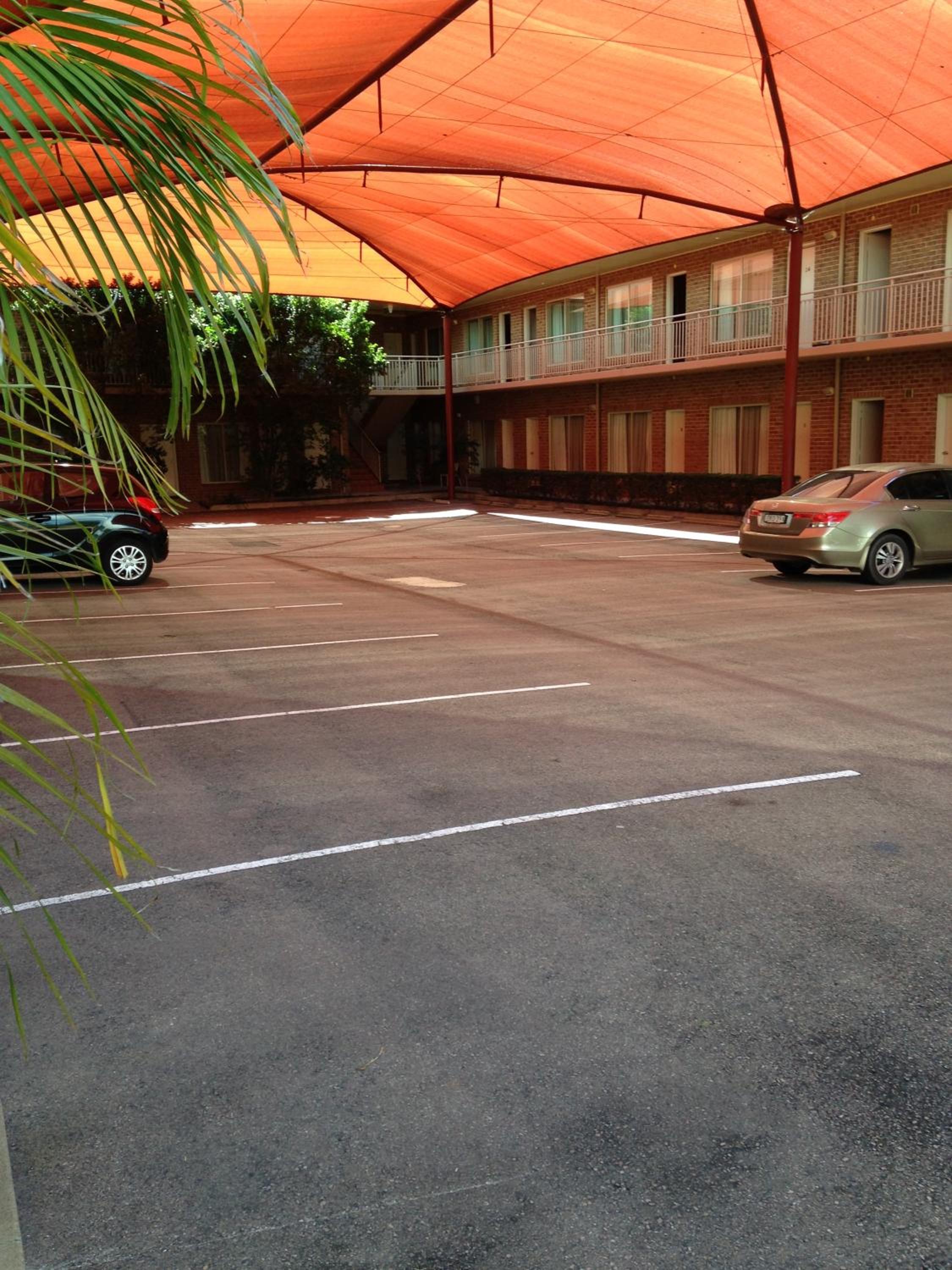 Francis Phillip Motor Inn and The Lodge