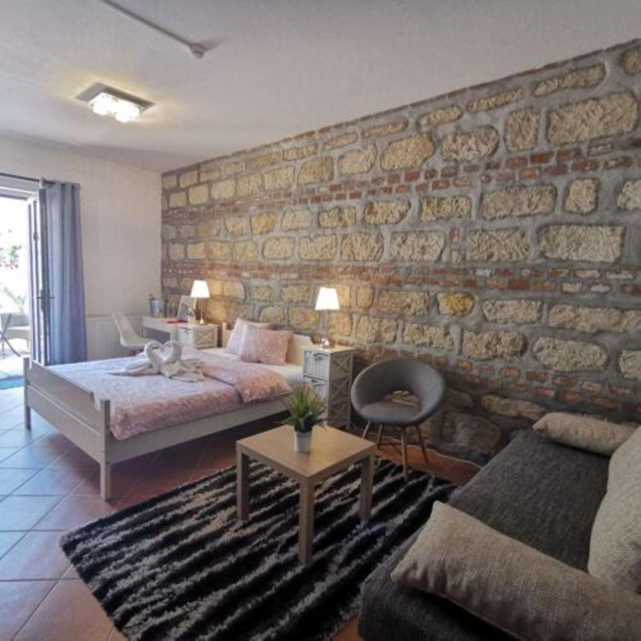 Photo 73