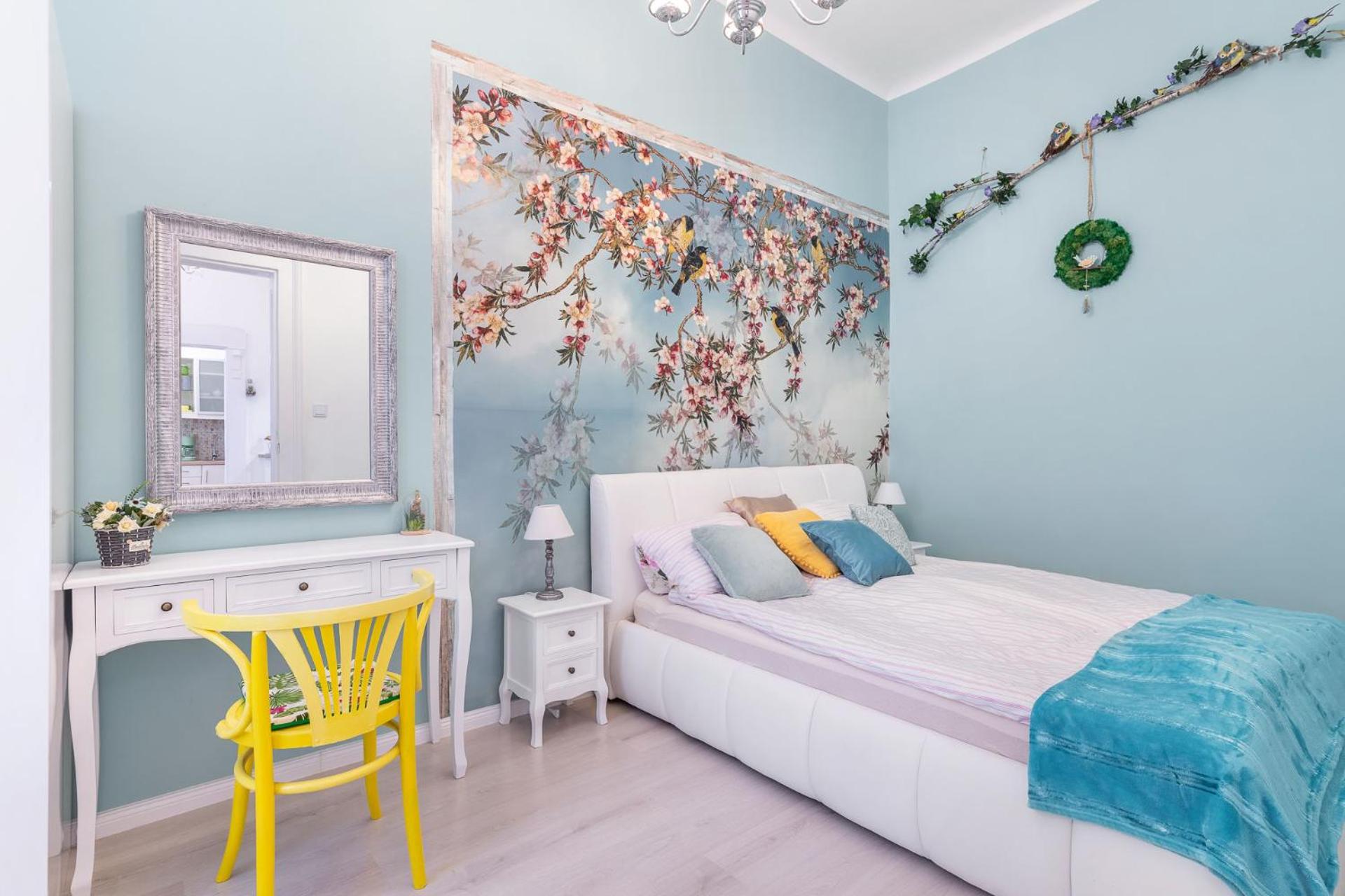 Green apartment, in the middle of the city center, quiet, AC view 2