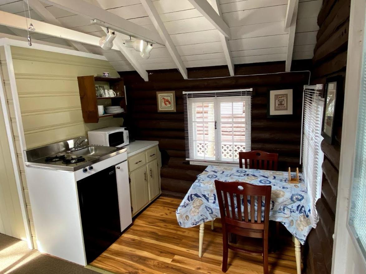 Pine Grove Cottages