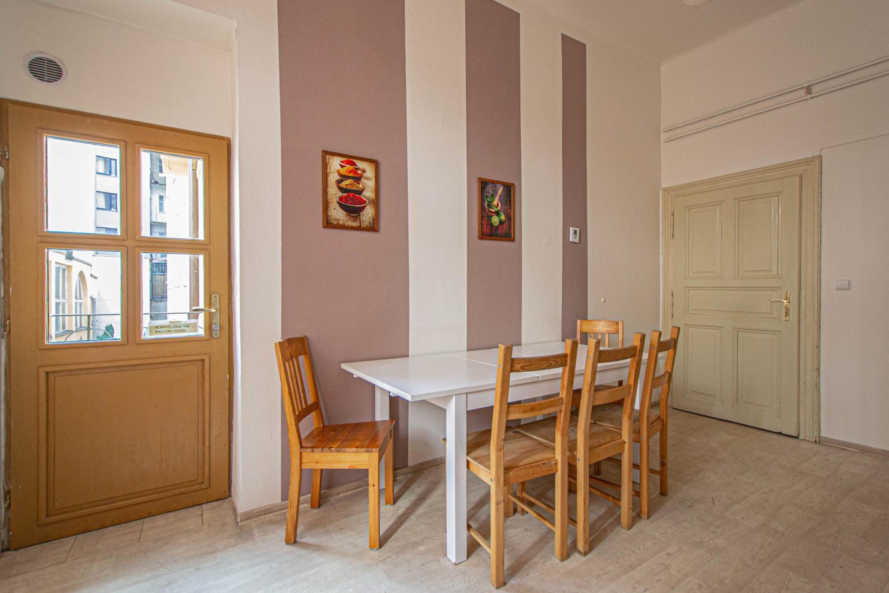 For celebrations spacious 3BDR apartment with balcony