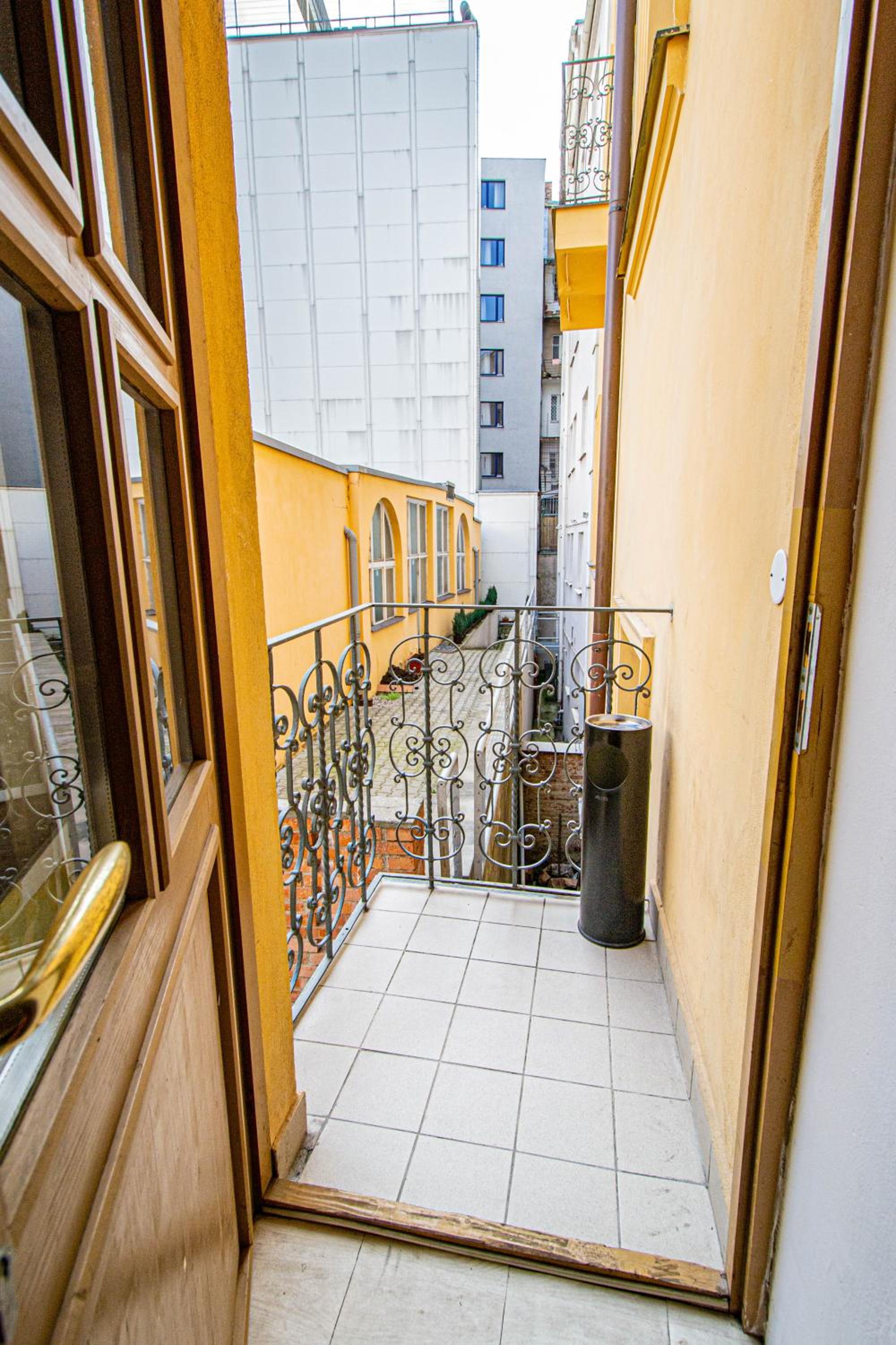 For celebrations spacious 3BDR apartment with balcony