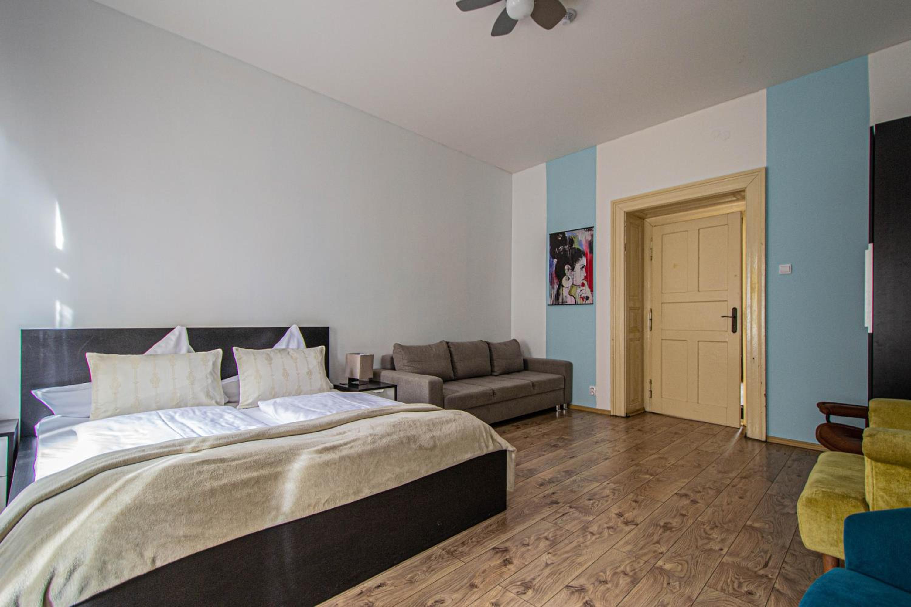 For celebrations spacious 3BDR apartment with balcony