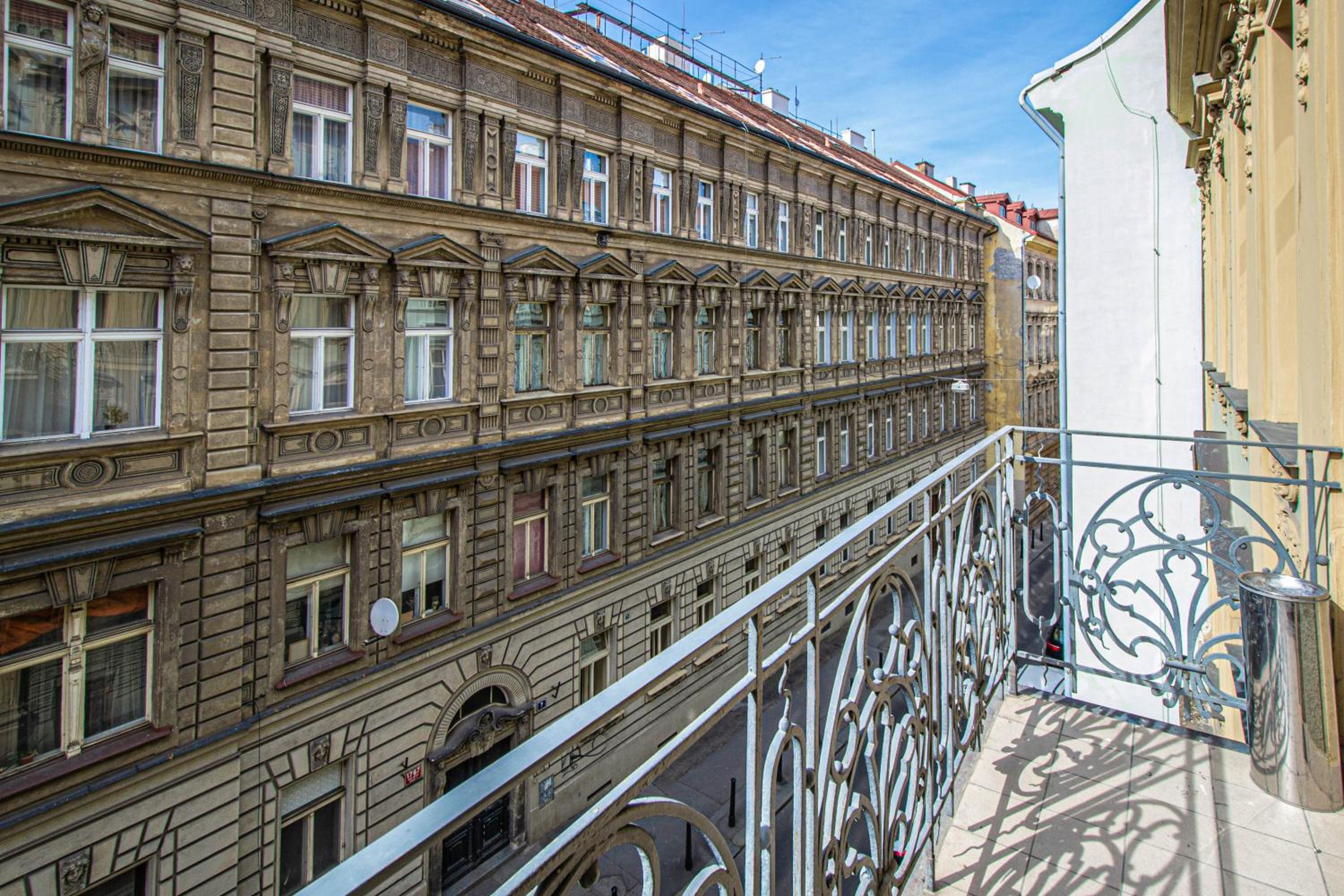 For celebrations spacious 3BDR apartment with balcony