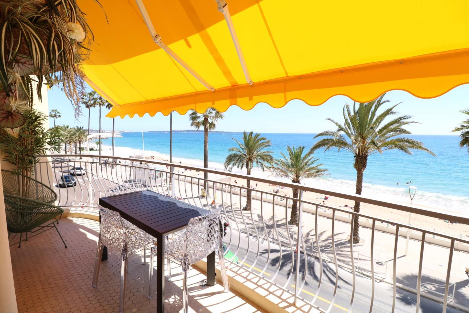 Beautiful 3 bedroom. Direct sea view. 401 photo 2