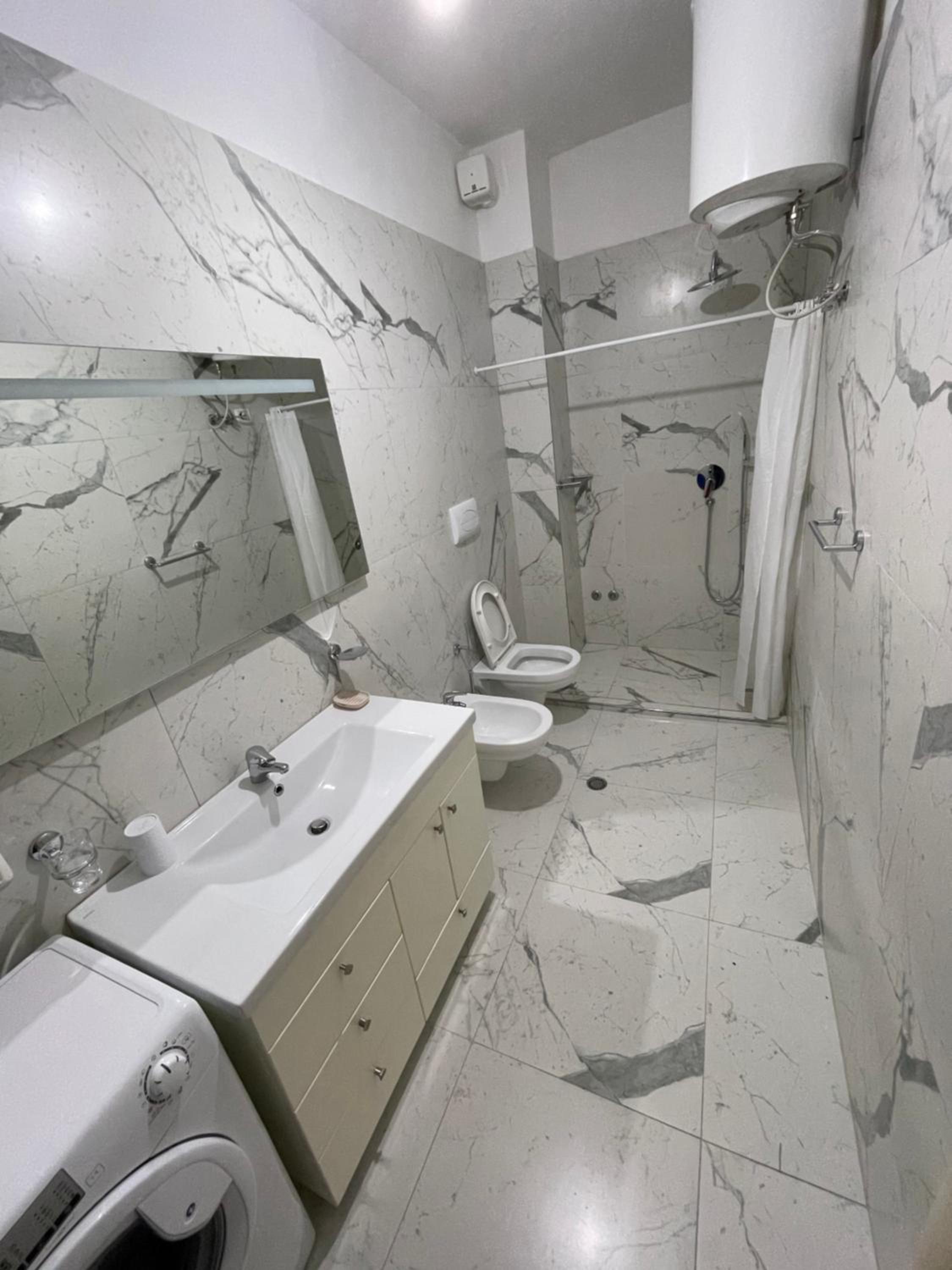 Gjiri Lalzit Apartment