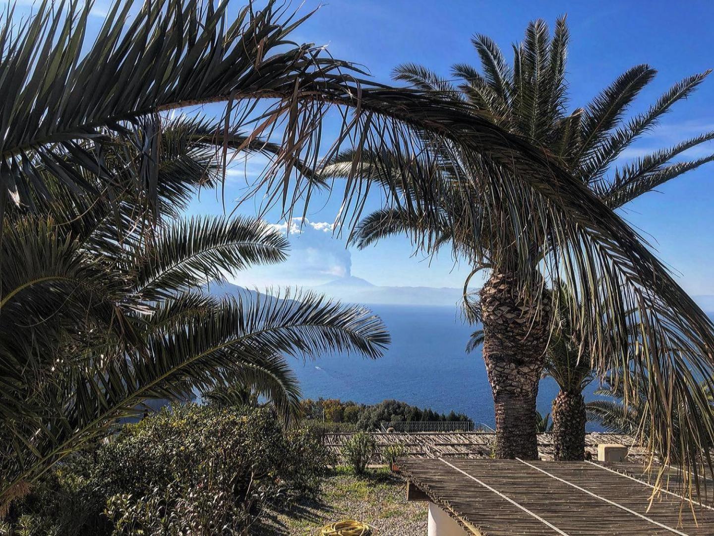 Case Quattrocchi - Giardino e Terrazzi con vista Panoramica sul Mare, Etna e Vulcano photo 3