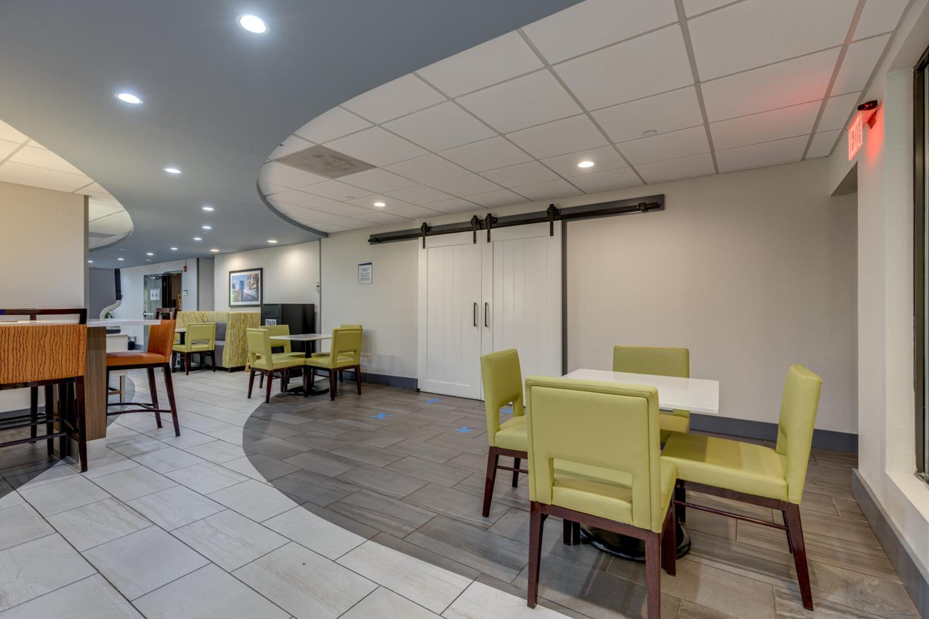 Alexis Inn and Suites Hotel - Property Image 51