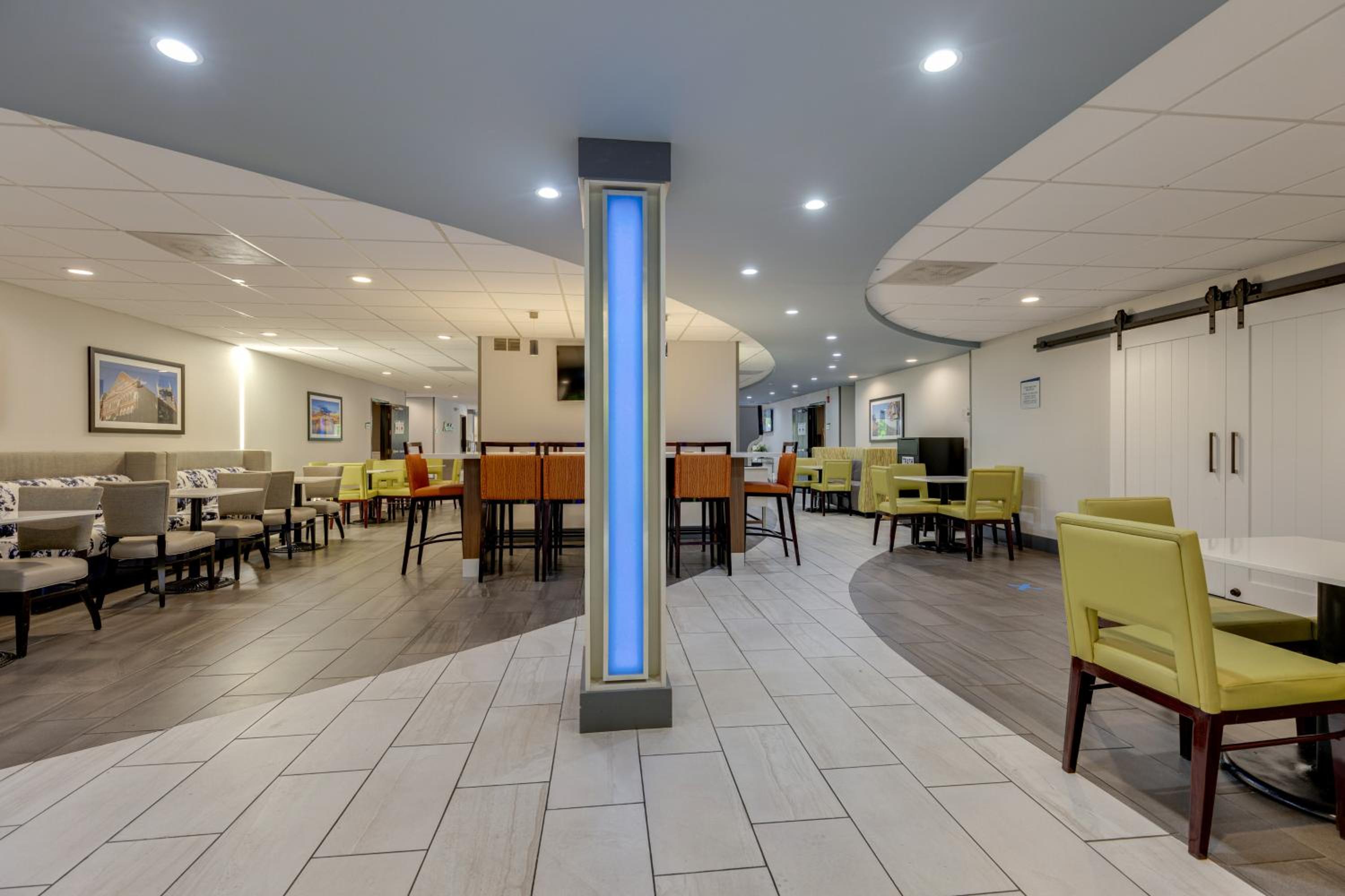 Alexis Inn and Suites Hotel - Property Image 49