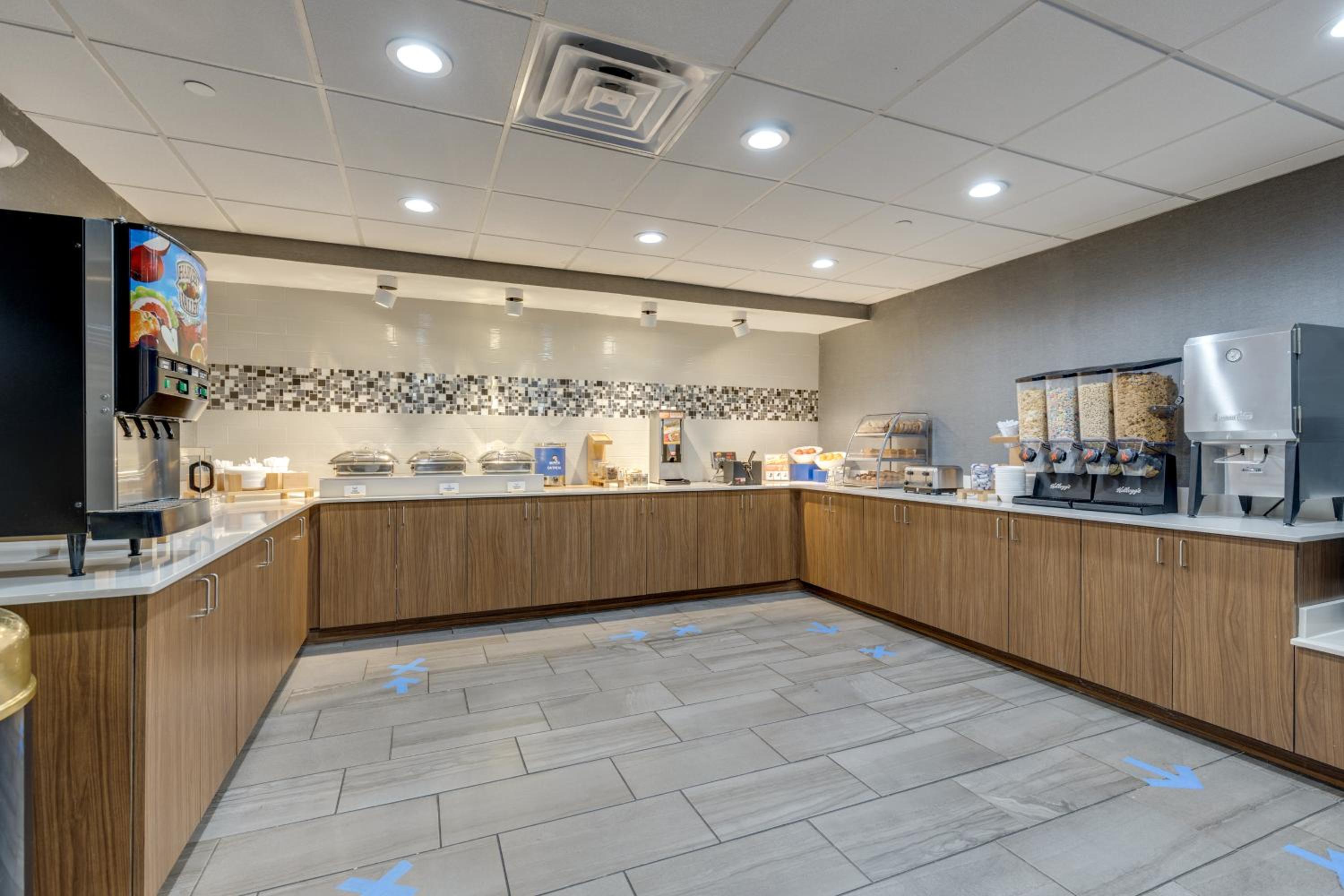 Alexis Inn and Suites Hotel - Property Image 1