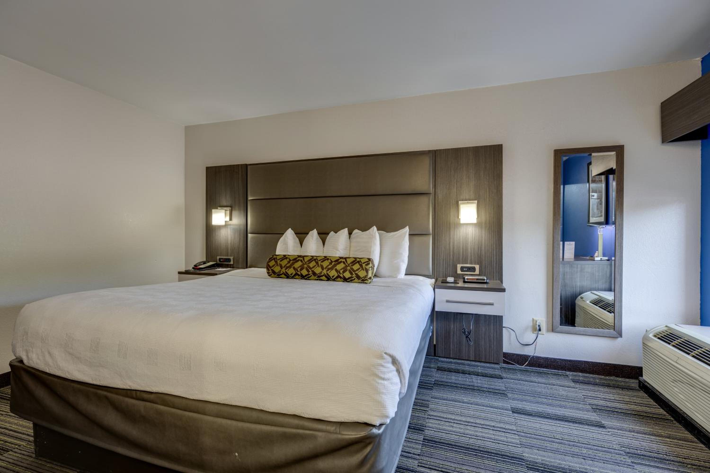 Alexis Inn and Suites Hotel - Property Image 7