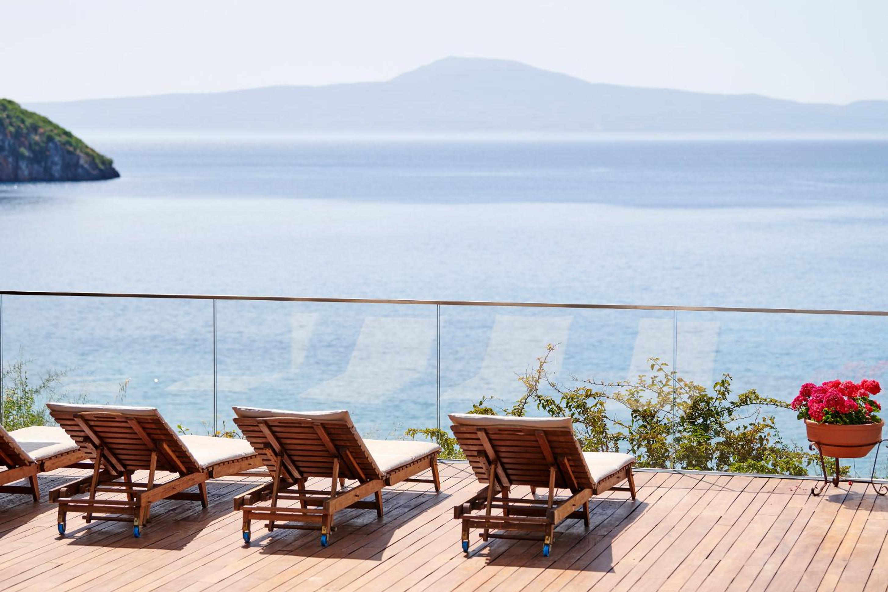 Cape Kitries en Kitriaí — balance & terrace