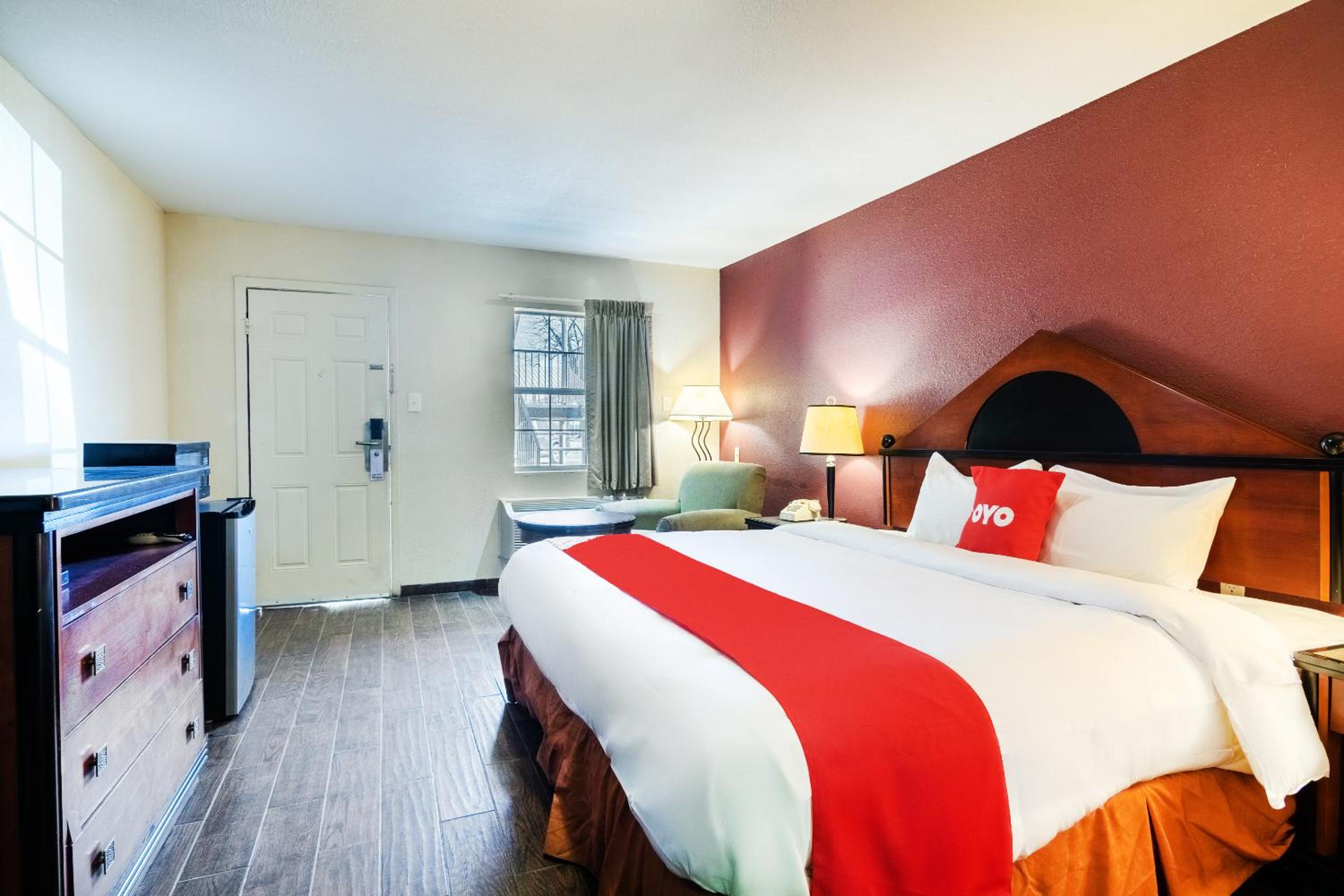 Blytheville Vacations - OYO Hotel Blytheville AR I-55 - Property Image 57