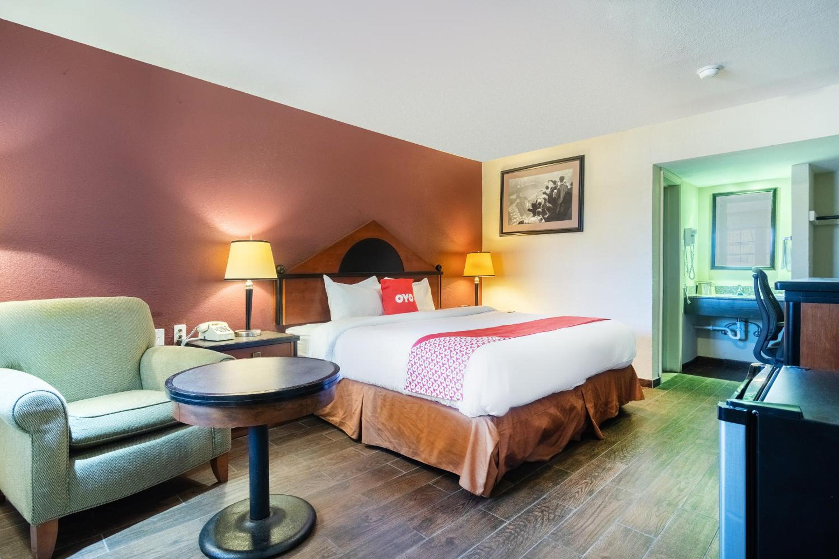 Blytheville Vacations - OYO Hotel Blytheville AR I-55 - Property Image 58