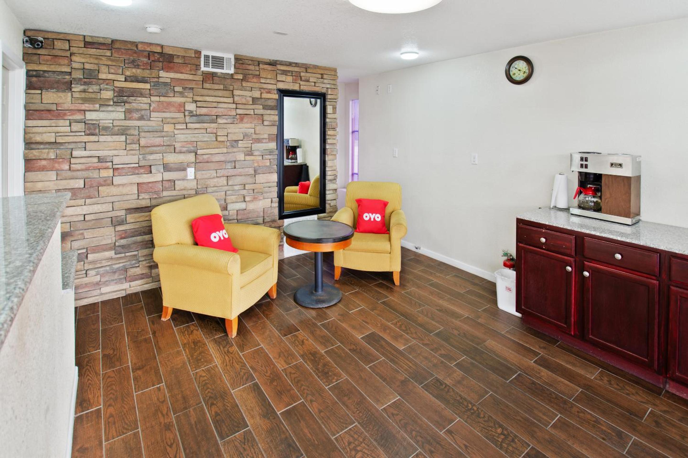 Blytheville Vacations - OYO Hotel Blytheville AR I-55 - Property Image 56