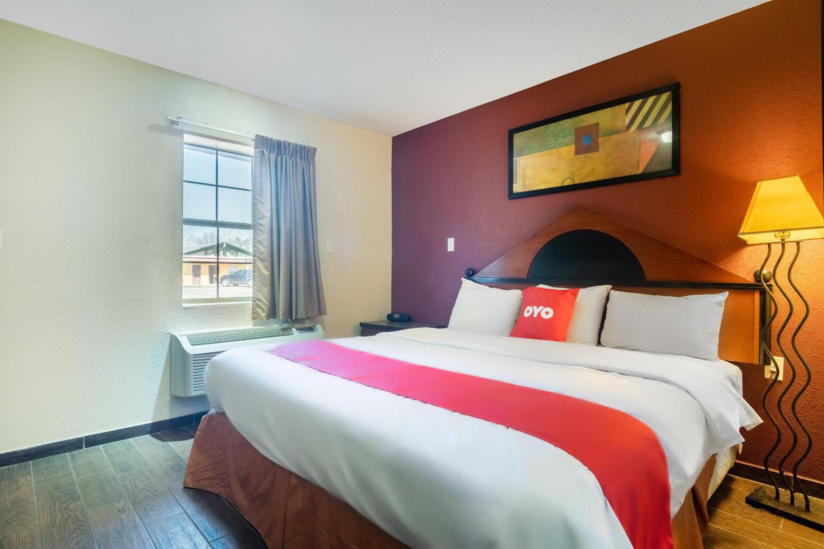 Blytheville Vacations - OYO Hotel Blytheville AR I-55 - Property Image 55