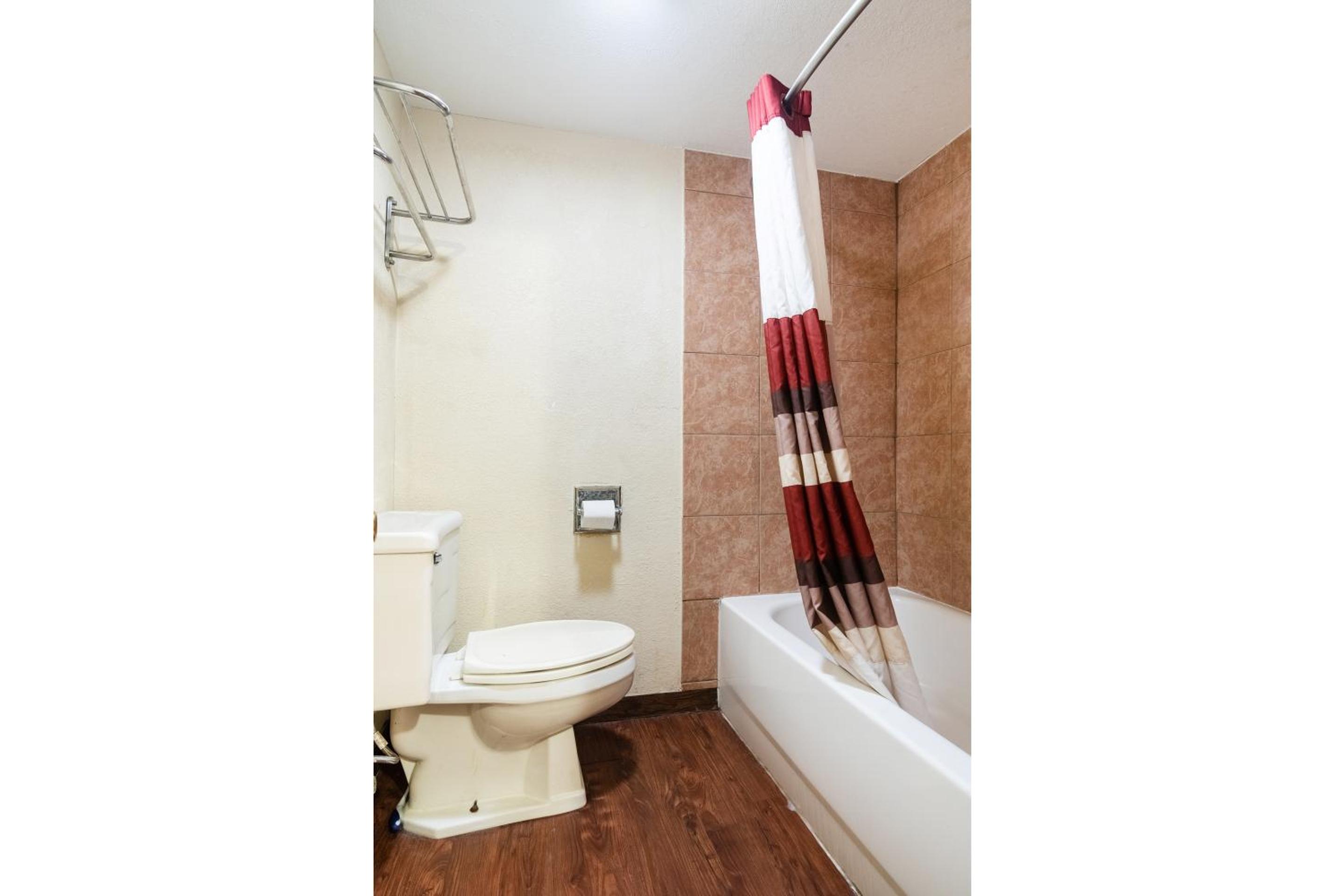 Blytheville Vacations - OYO Hotel Blytheville AR I-55 - Property Image 16