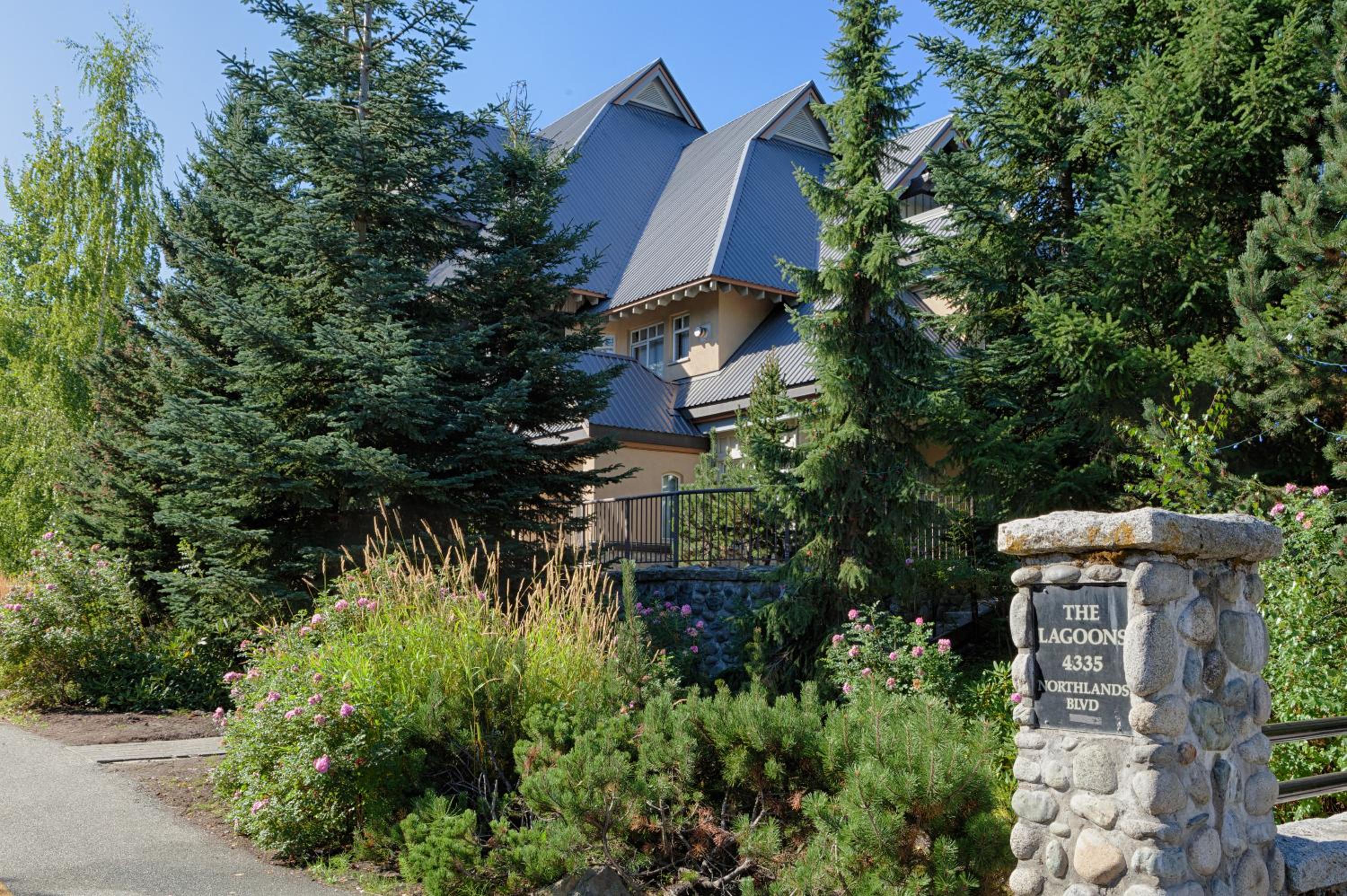 Hotel Stoney Creek Lagoon - Whistler Premier