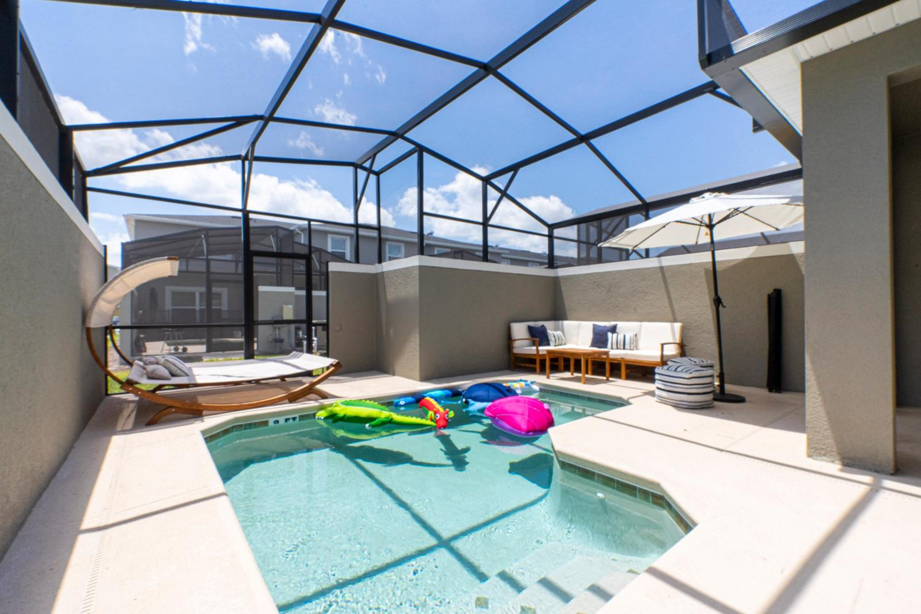 Stunning 5 Bd w/ Pool Close to Disney 2905 - Image 2