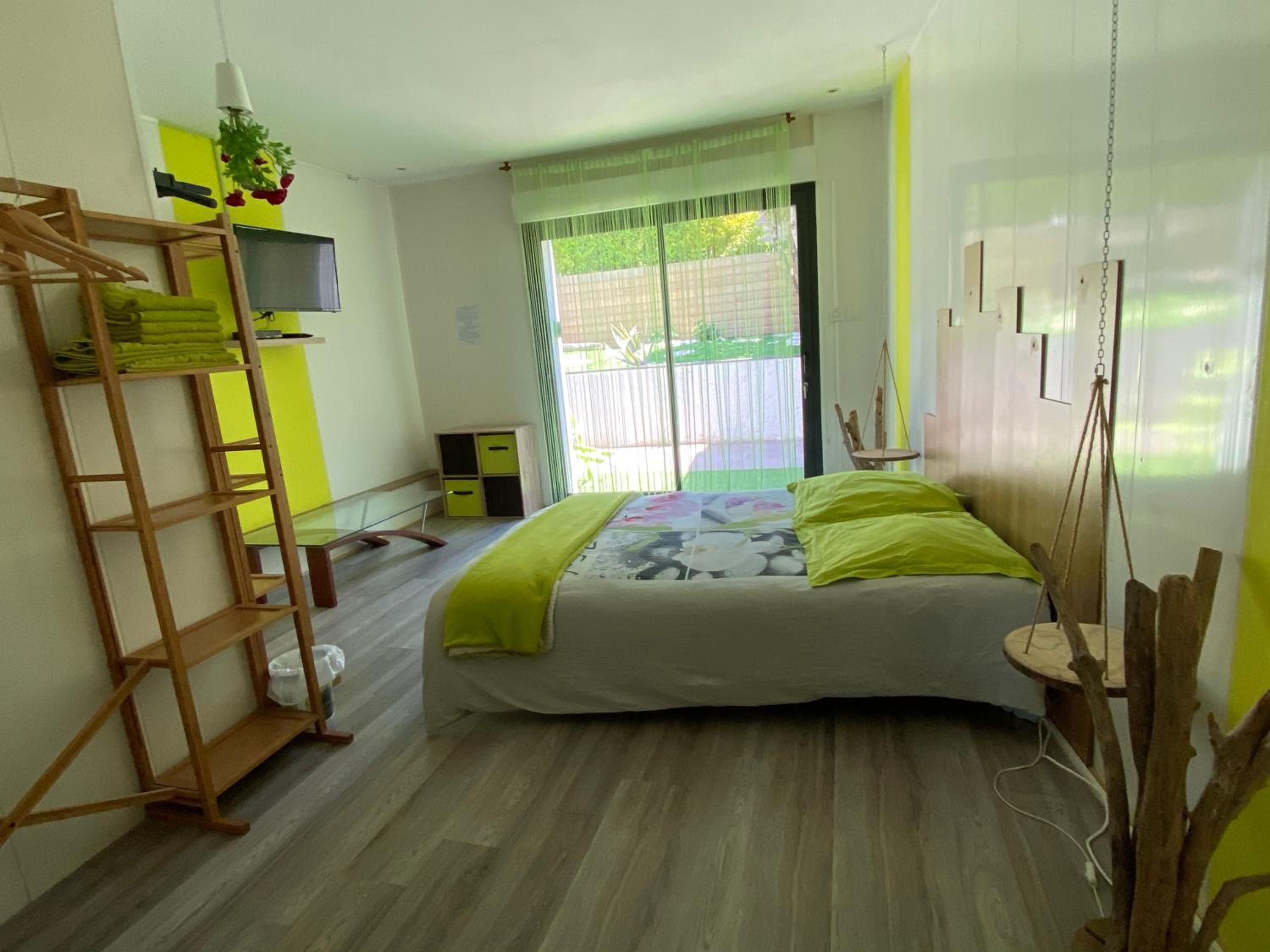 Photo 10