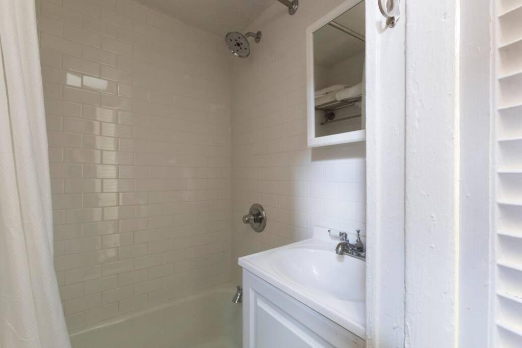 Cozy bright studio - Soho/Greenwich Village - 30+Days Only