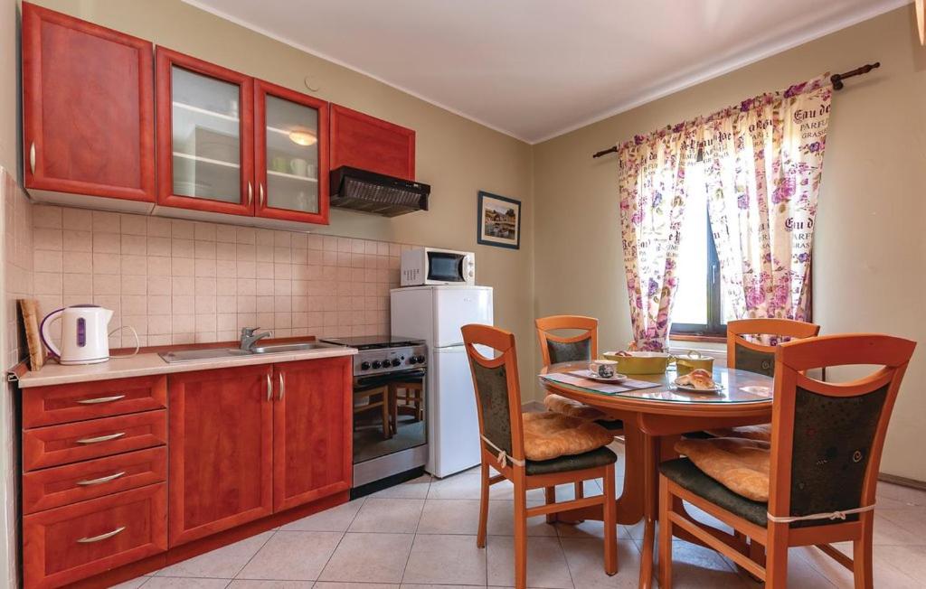 Apartmani Mirjana view 3