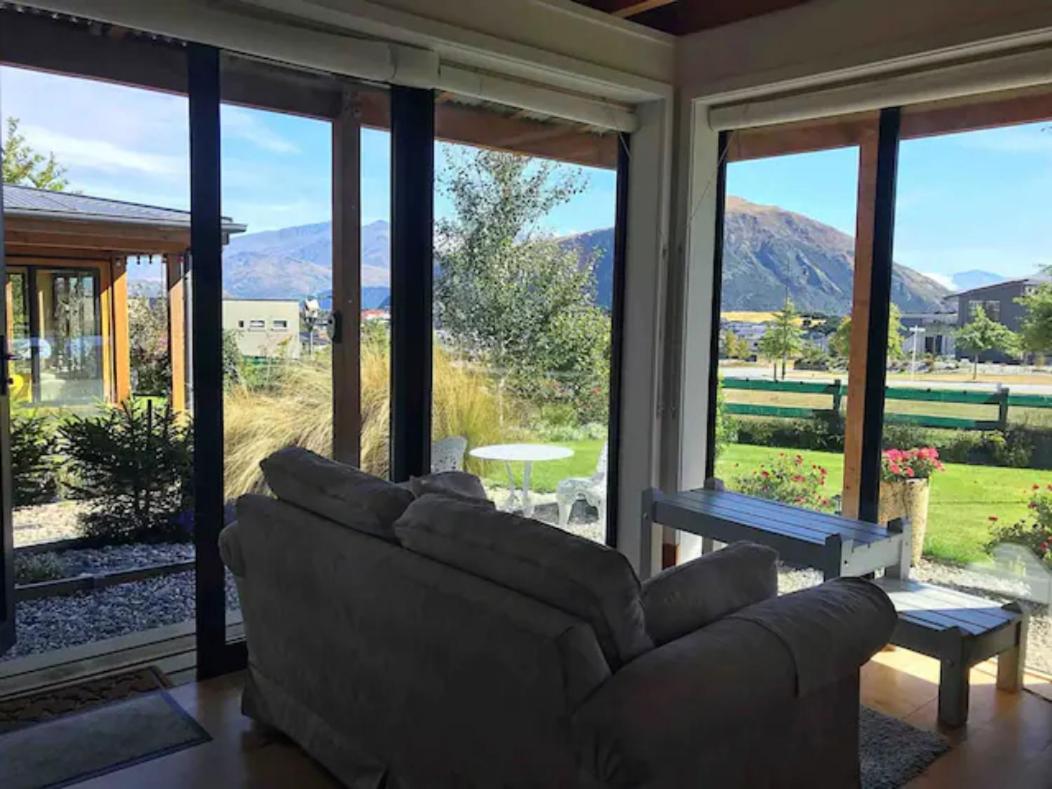 Stunning Scandi Style Room Overlooking Lake Wanaka view 2