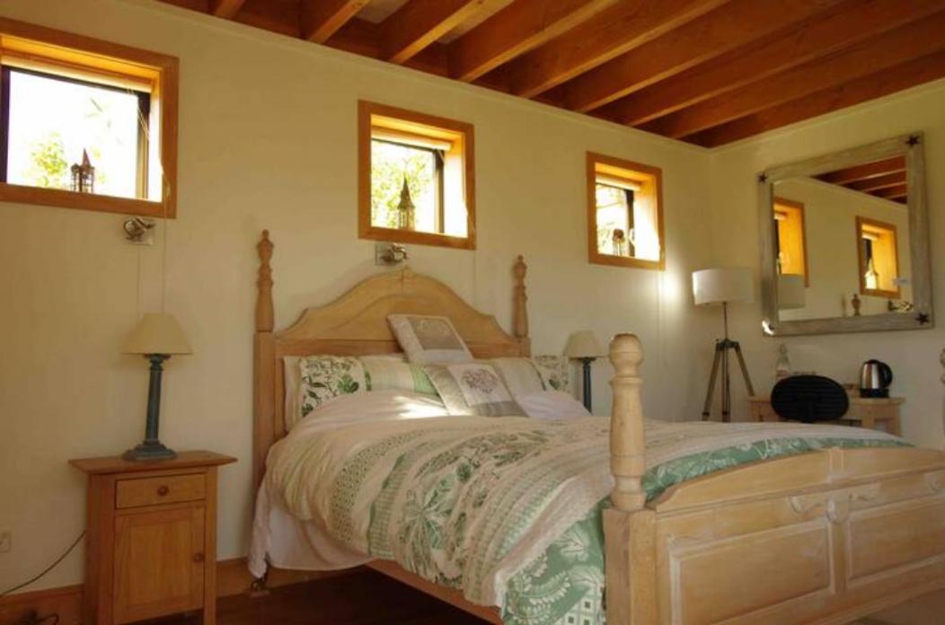 Stunning Scandi Style Room Overlooking Lake Wanaka view 3