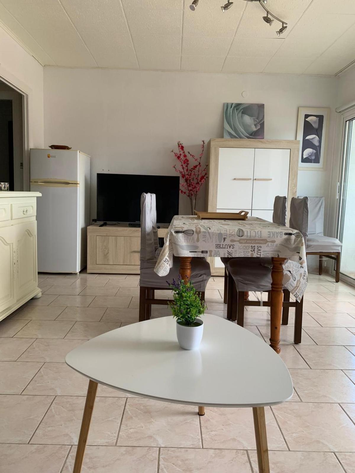 Appartement Première Ligne de mer avec piscine photo 3