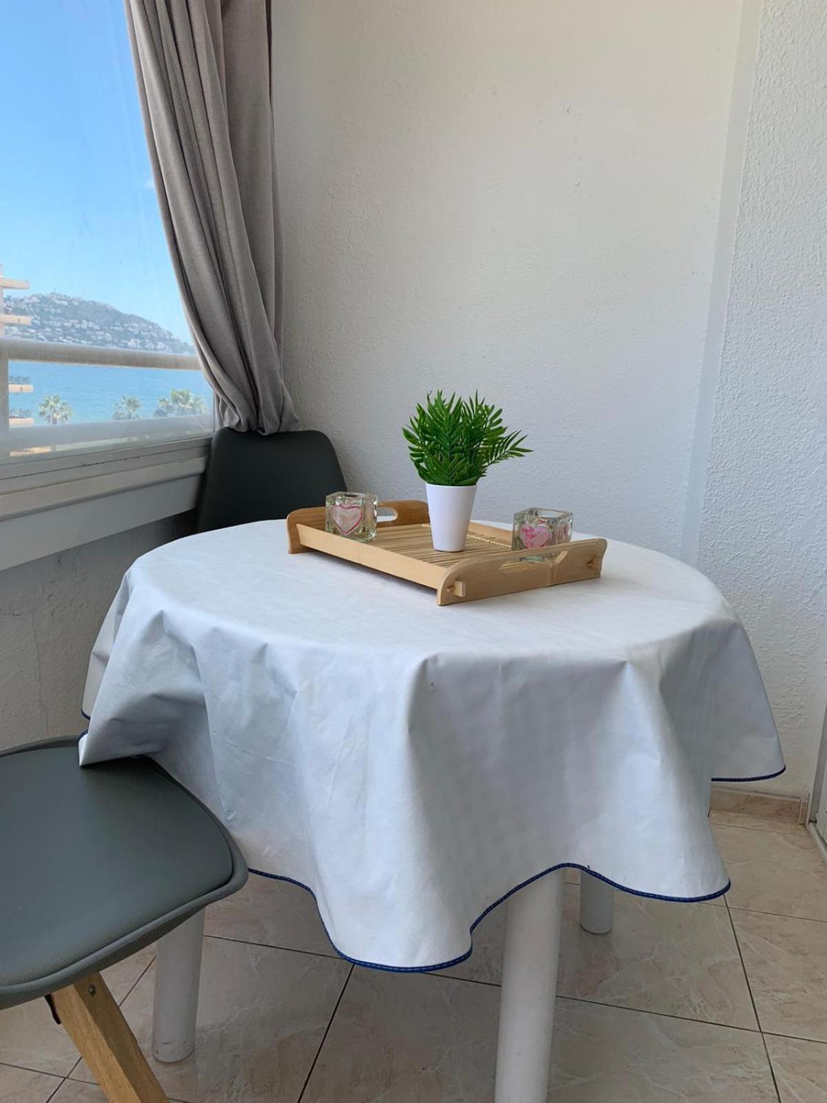 Appartement Première Ligne de mer avec piscine
