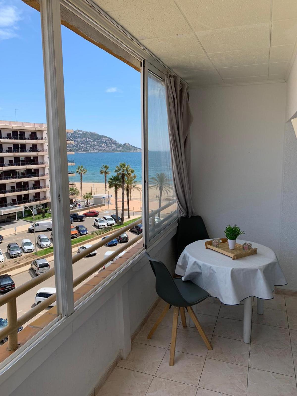 Appartement Première Ligne de mer avec piscine
