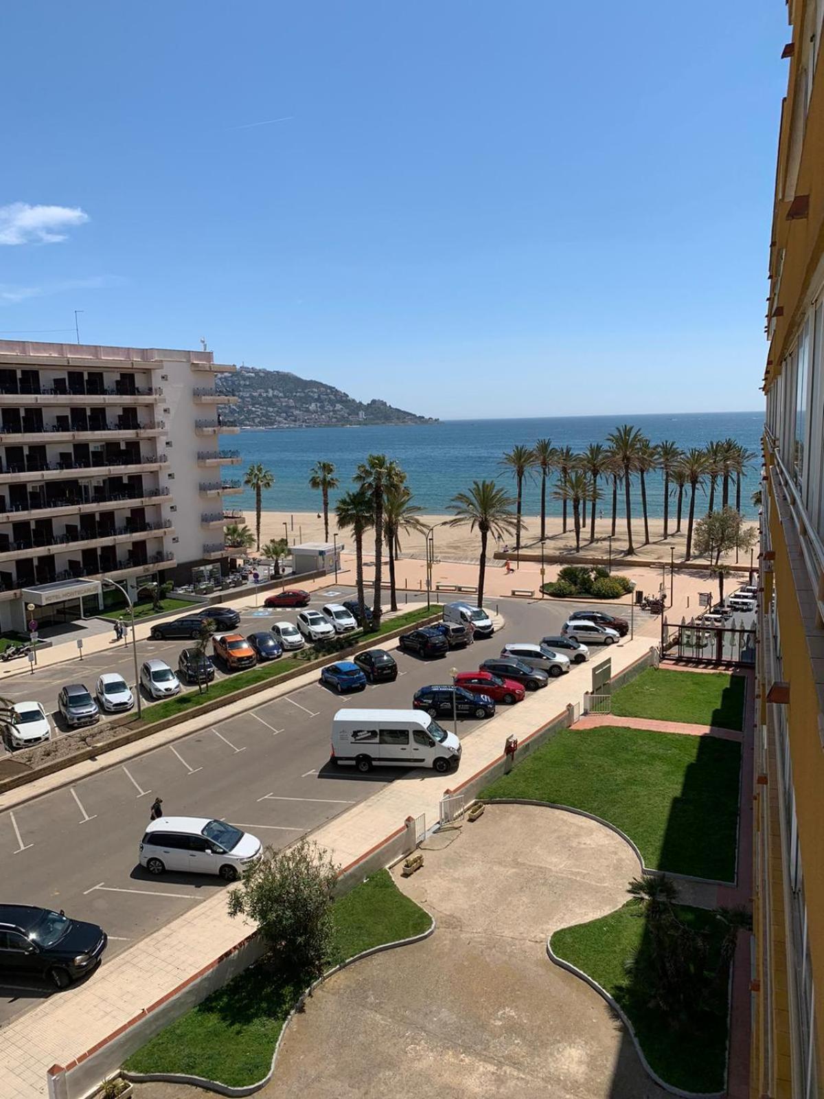 Appartement Première Ligne de mer avec piscine