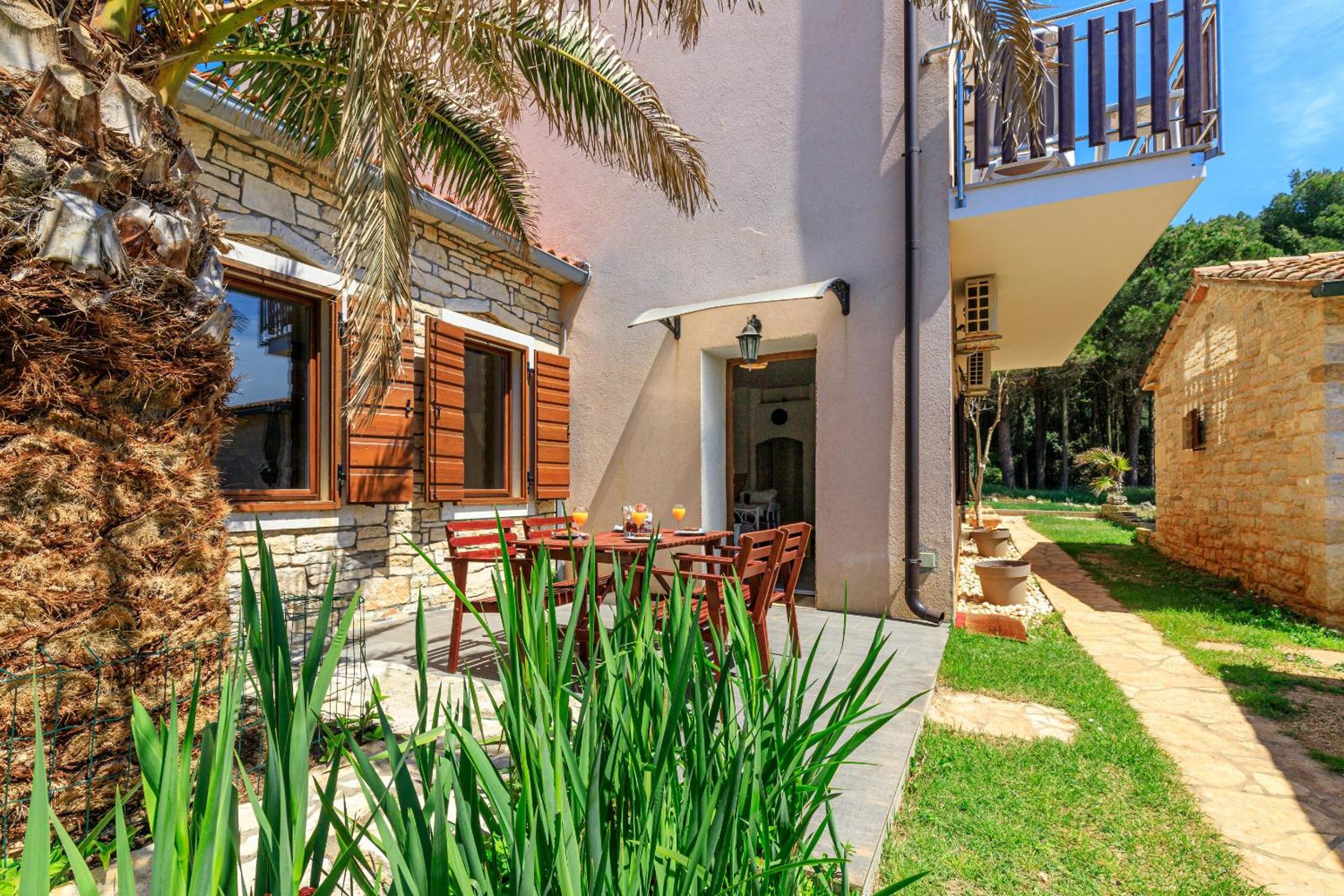 Cuvi Beach Apartments