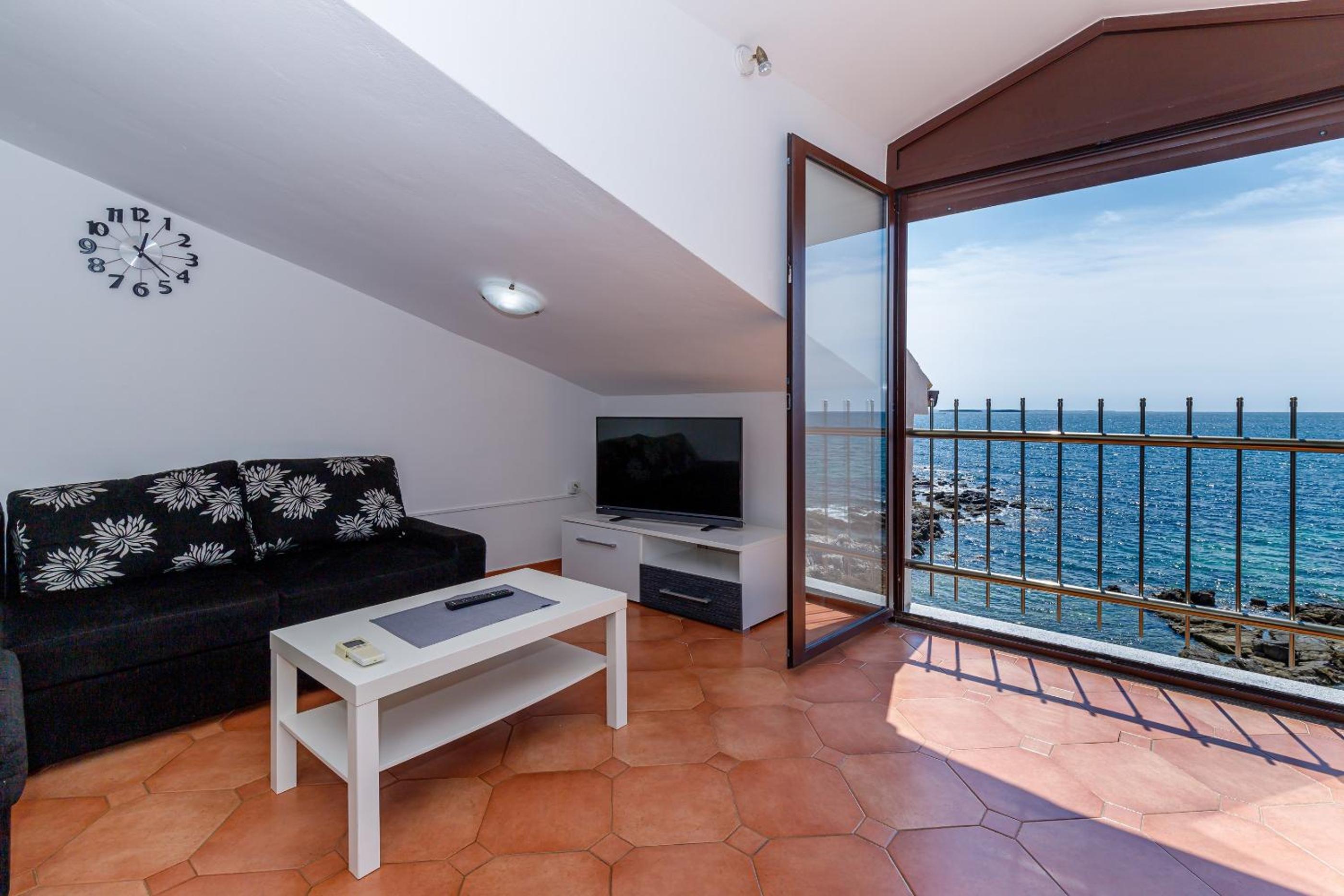 Cuvi Beach Apartments