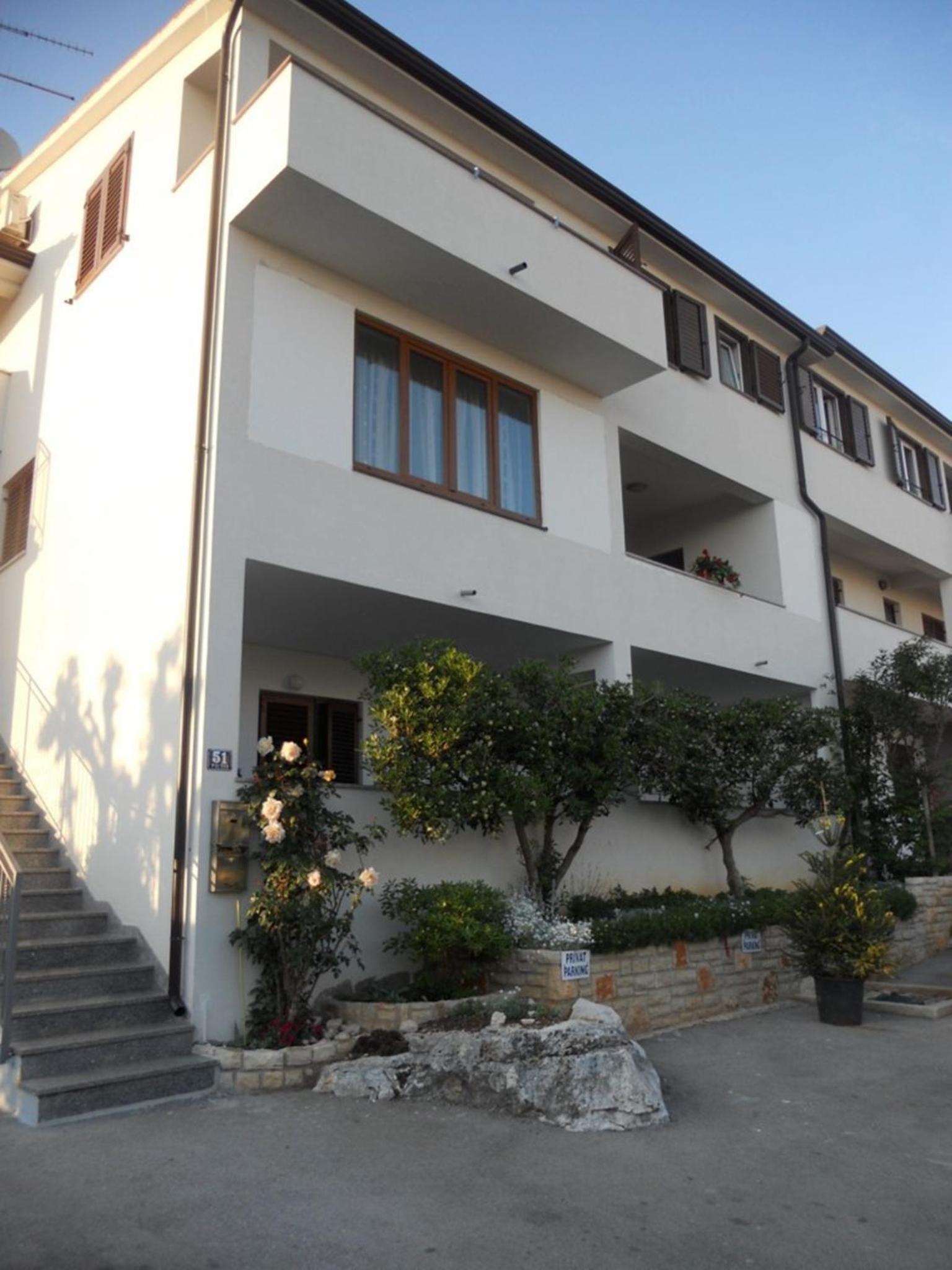 Spacious new app for 5 persons, close beach&city view 4