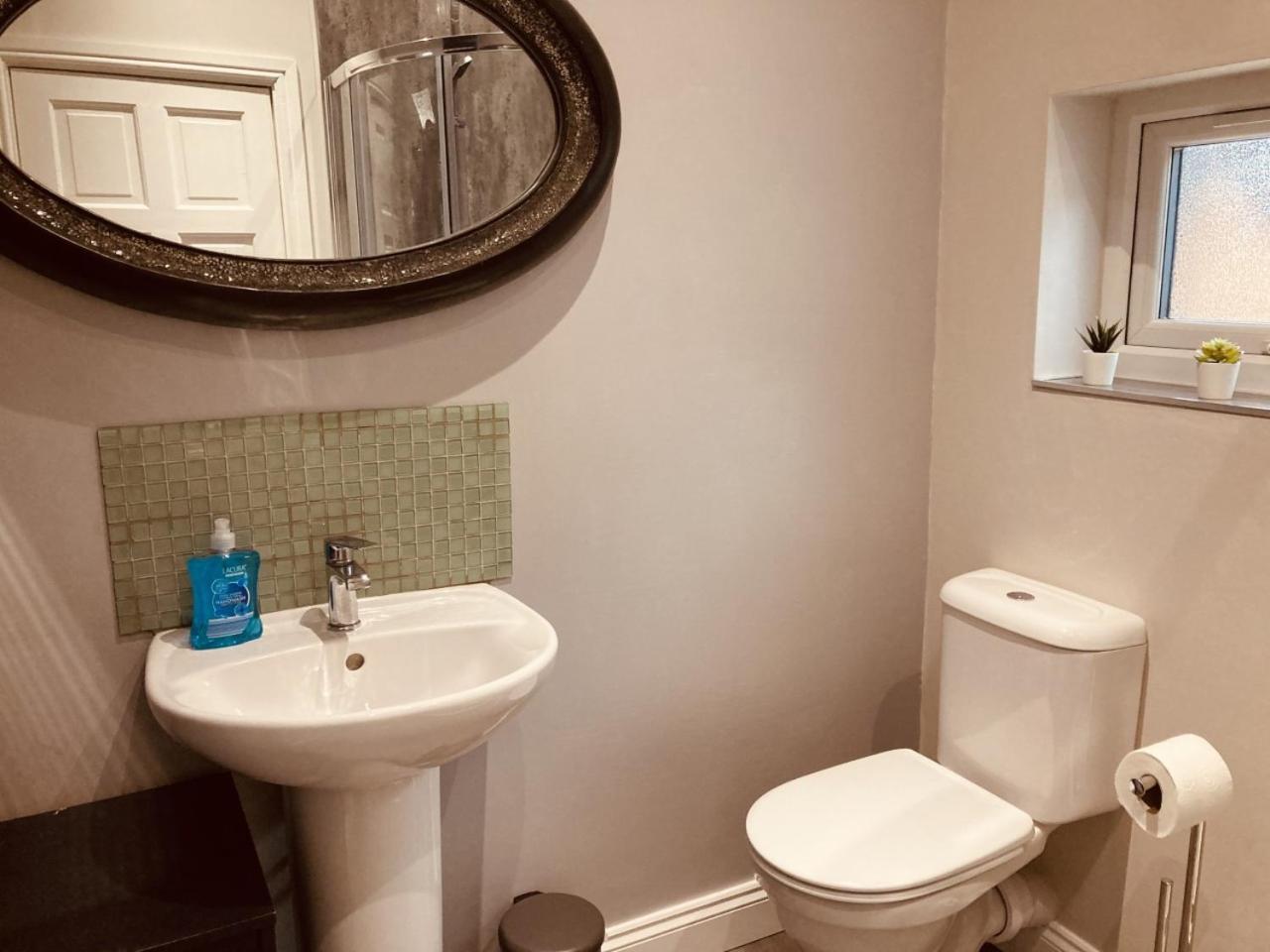 Stunning Stylish & Spacious Ground Floor Apartment, Kidderminster view 3