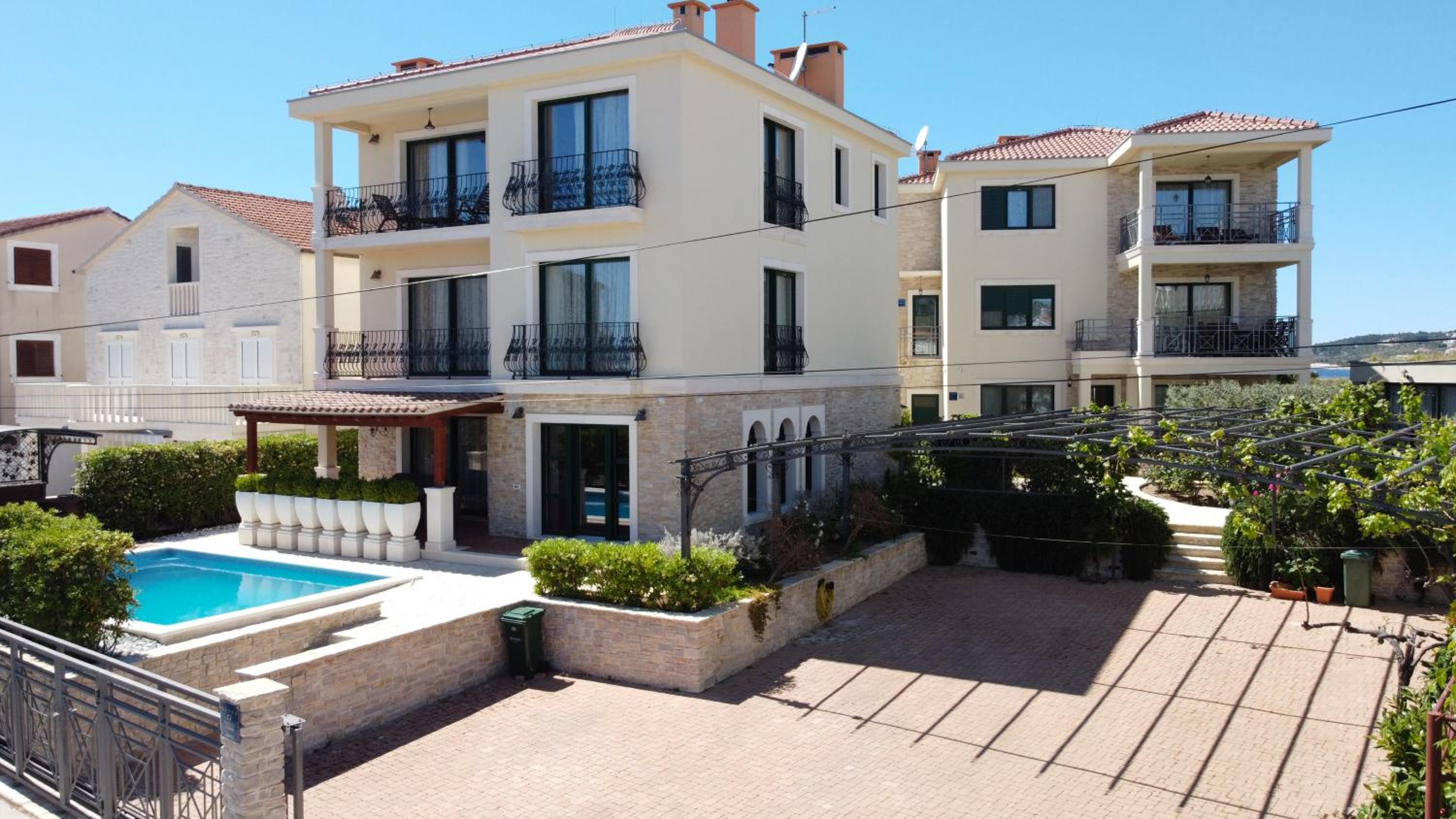 V&V residence view 4