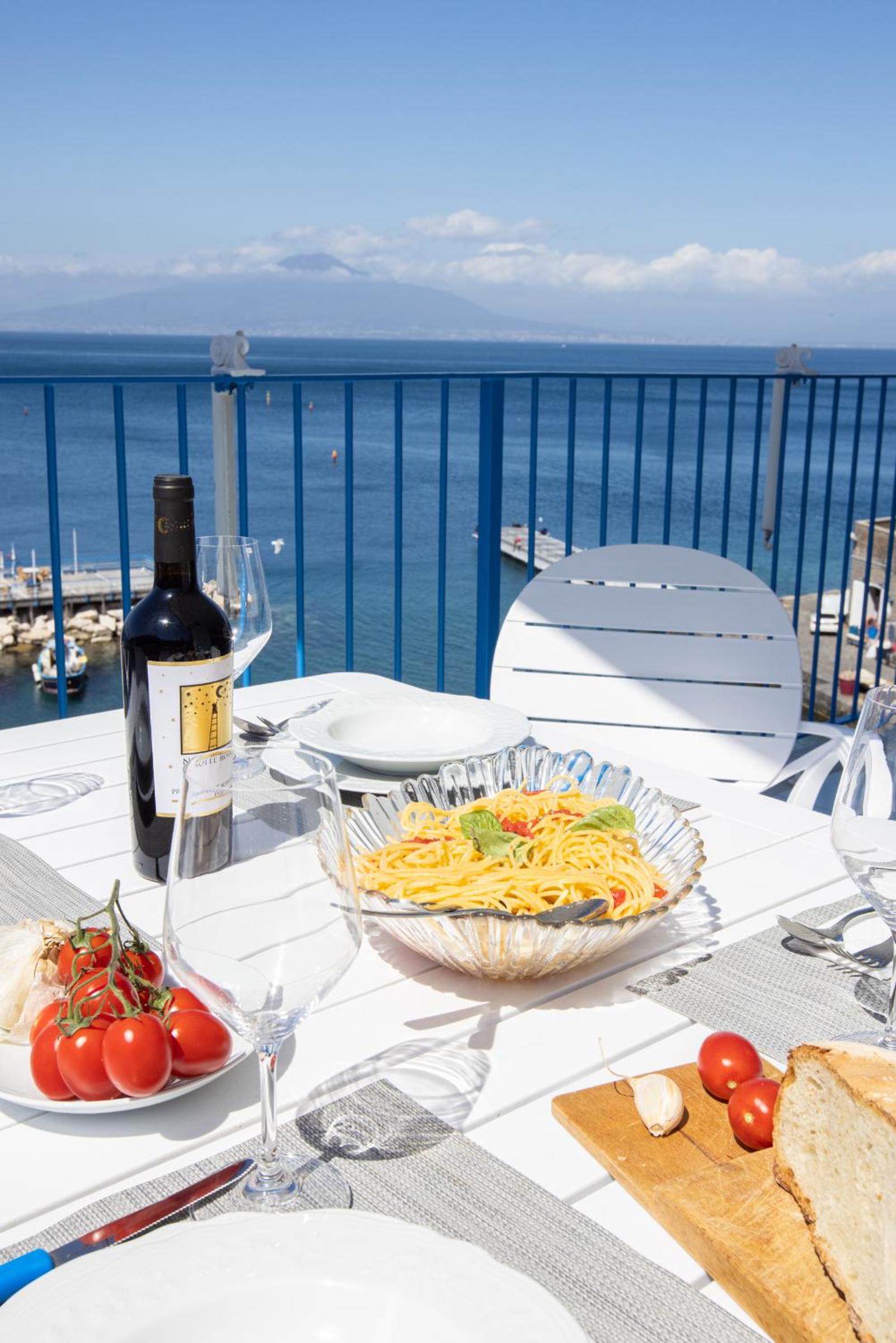 Profumo di mare - Sea Front Terrace Apartment Marina Grande, Sorrento photo 4