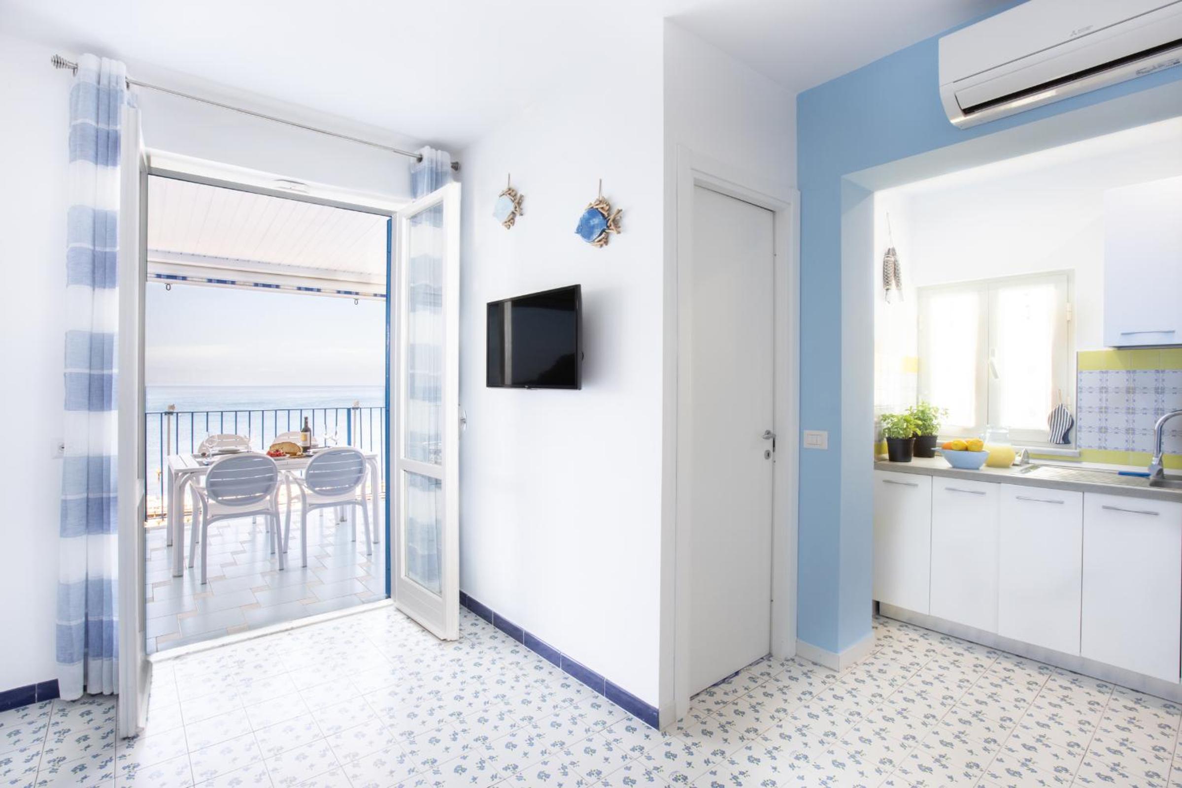 Profumo di mare - Sea Front Terrace Apartment Marina Grande, Sorrento photo 3