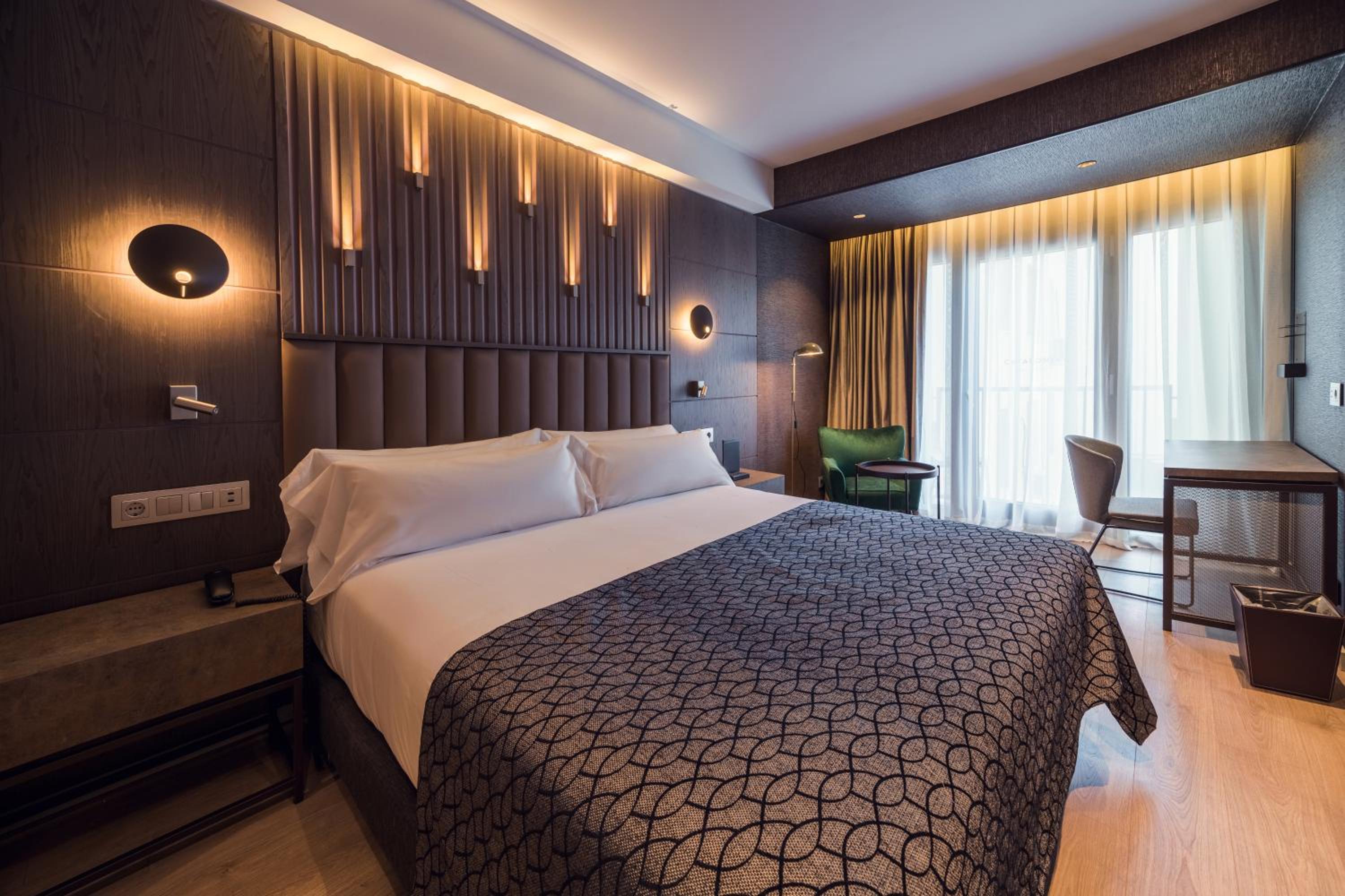 Hotel Catalonia Gran Vía Bilbao - Image 1