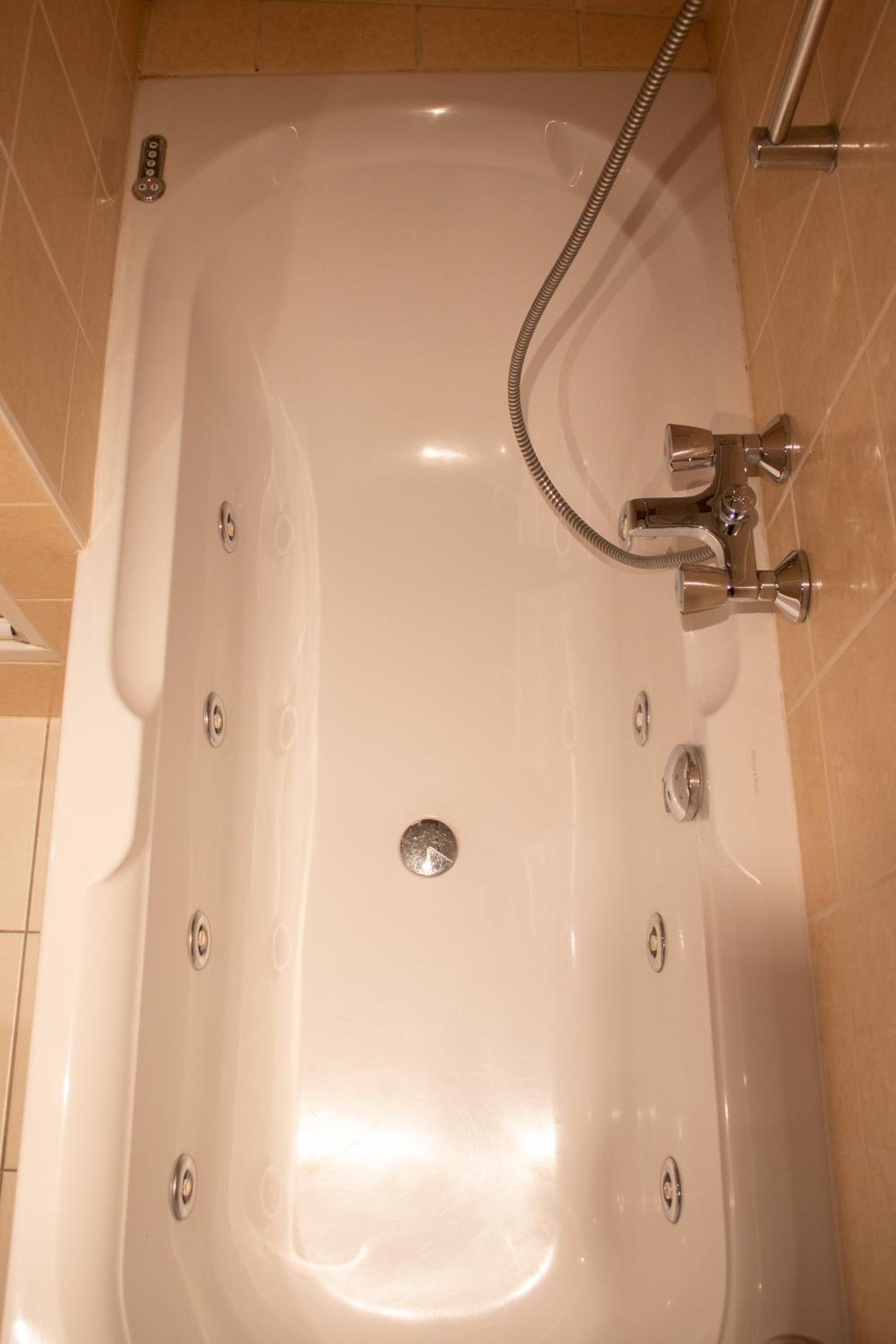 Photo 8